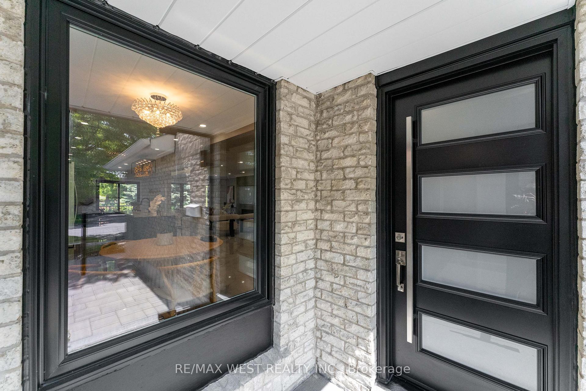 Photo 5 of 343 Mullen Drive, Vaughan, Brownridge — HOMEH