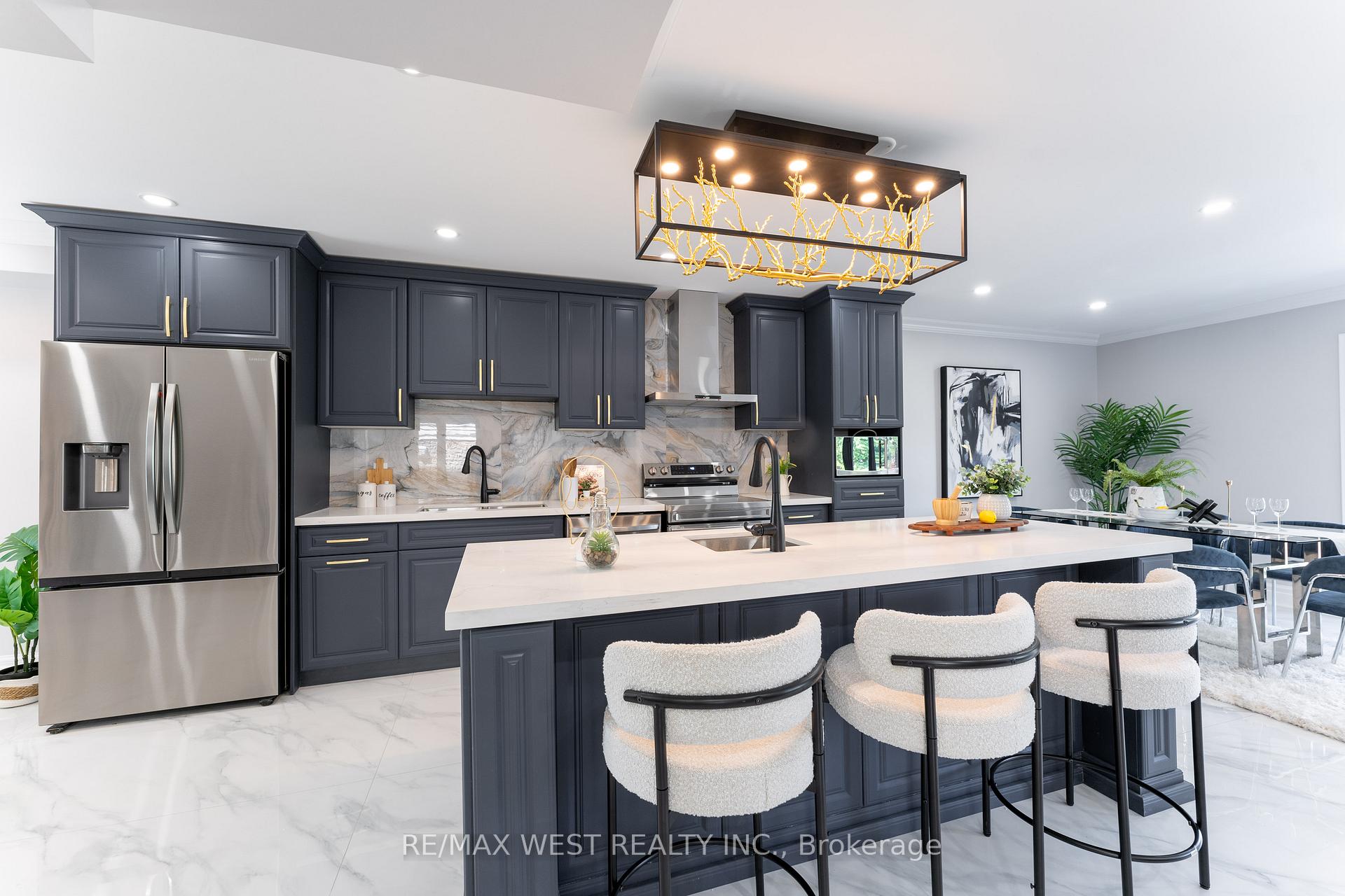 Photo 8 of 343 Mullen Drive, Vaughan, Brownridge — HOMEH