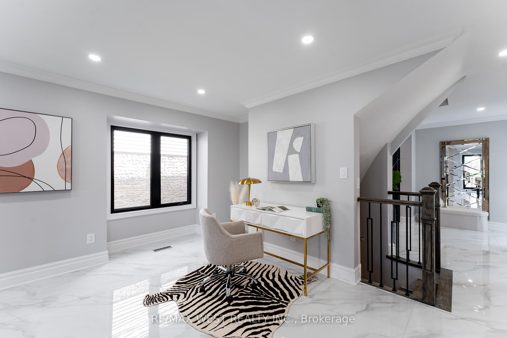 Photo 10 of 343 Mullen Drive, Vaughan, Brownridge — HOMEH
