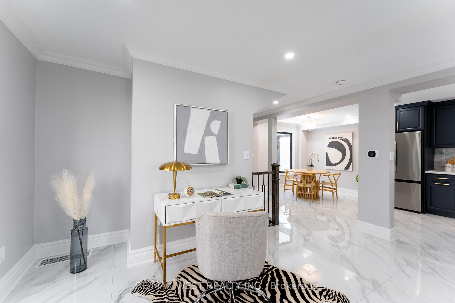 Photo 11 of 343 Mullen Drive, Vaughan, Brownridge — HOMEH