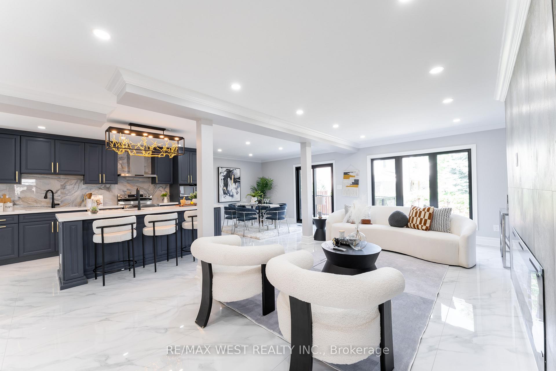 Photo 13 of 343 Mullen Drive, Vaughan, Brownridge — HOMEH