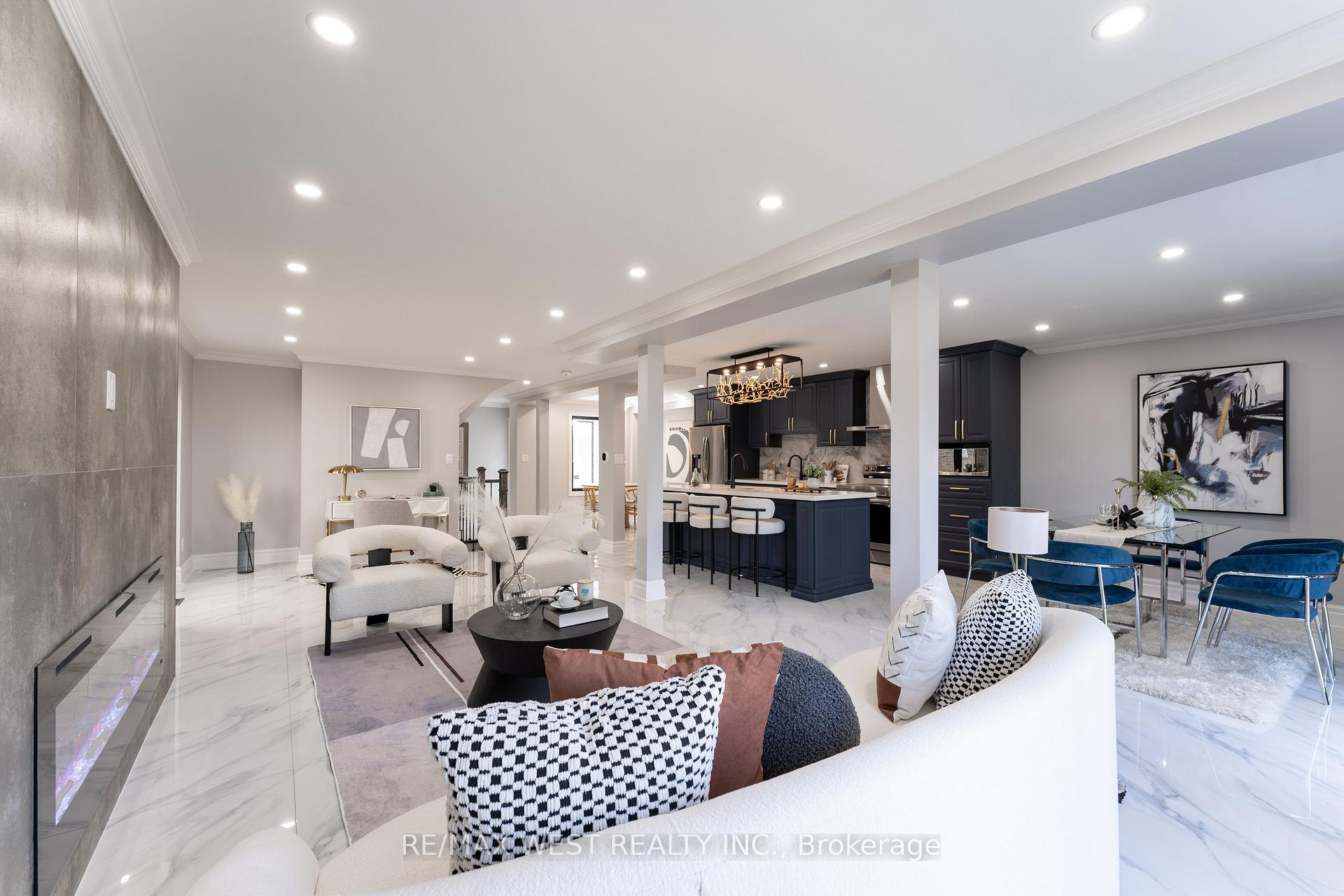 Photo 15 of 343 Mullen Drive, Vaughan, Brownridge — HOMEH