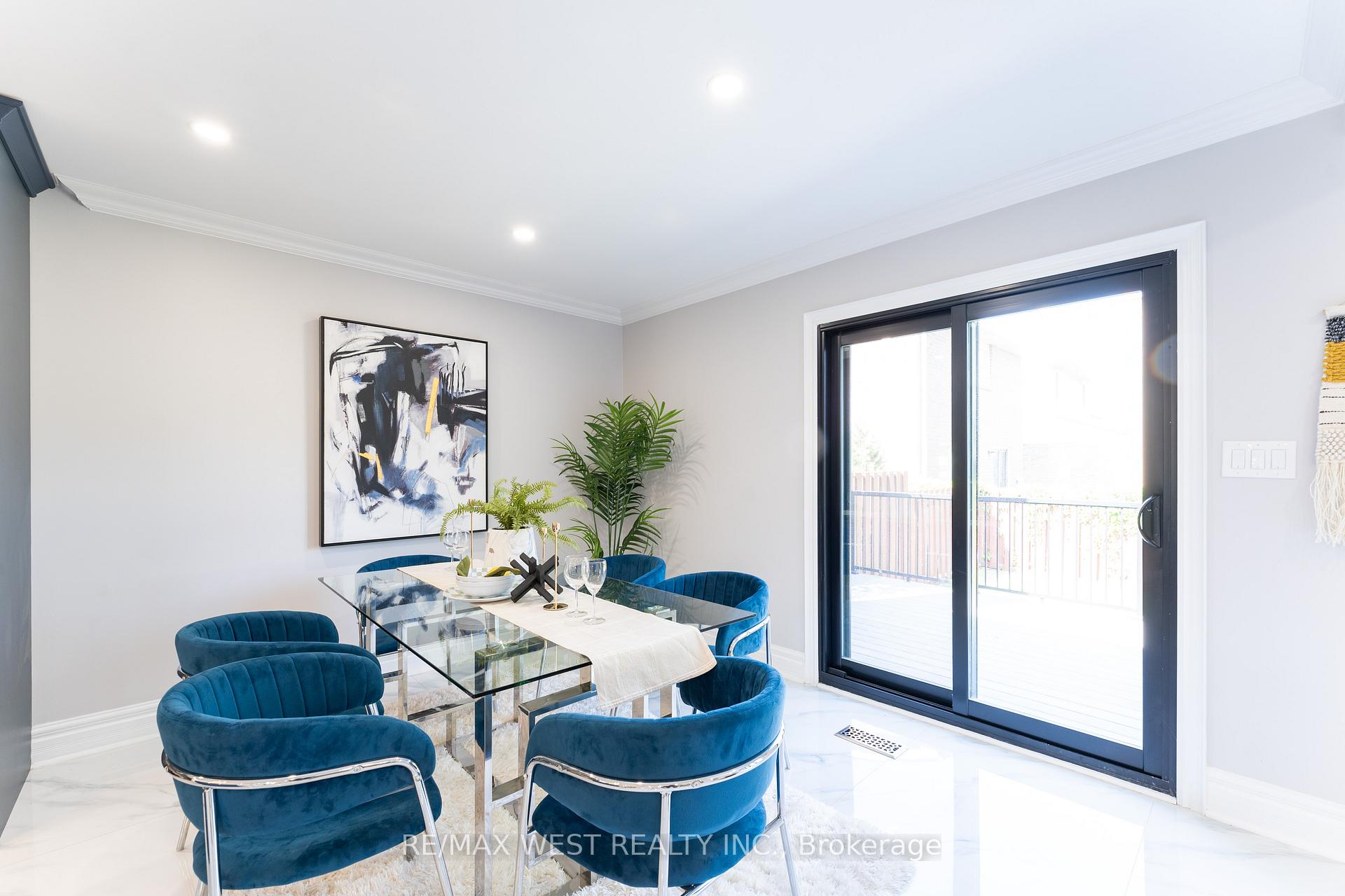 Photo 17 of 343 Mullen Drive, Vaughan, Brownridge — HOMEH