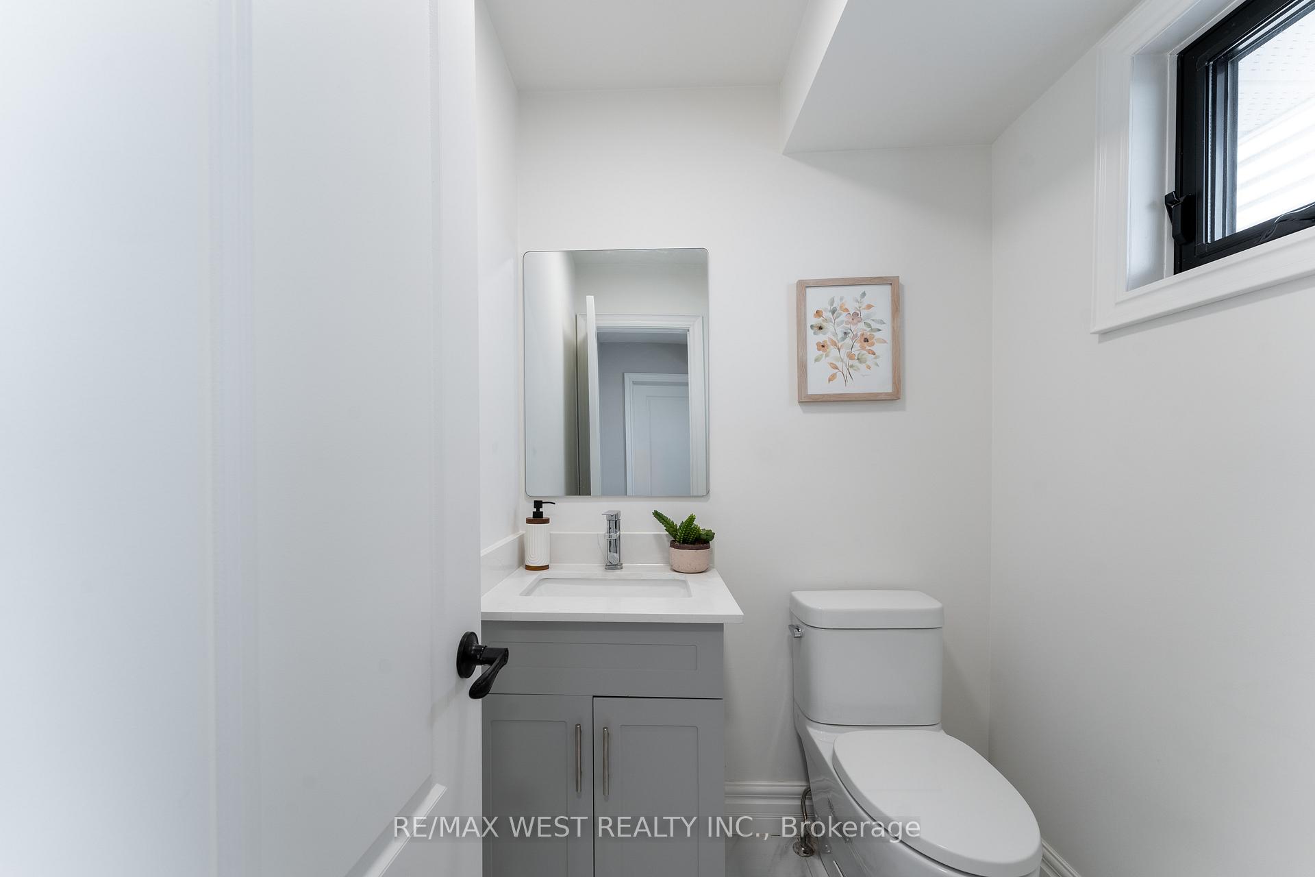Photo 19 of 343 Mullen Drive, Vaughan, Brownridge — HOMEH