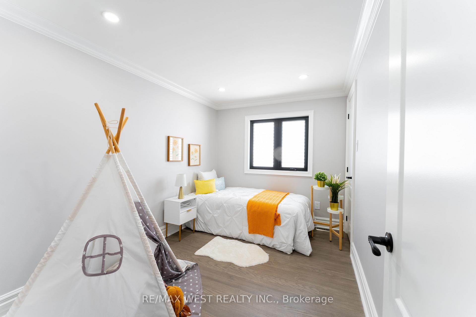 Photo 28 of 343 Mullen Drive, Vaughan, Brownridge — HOMEH