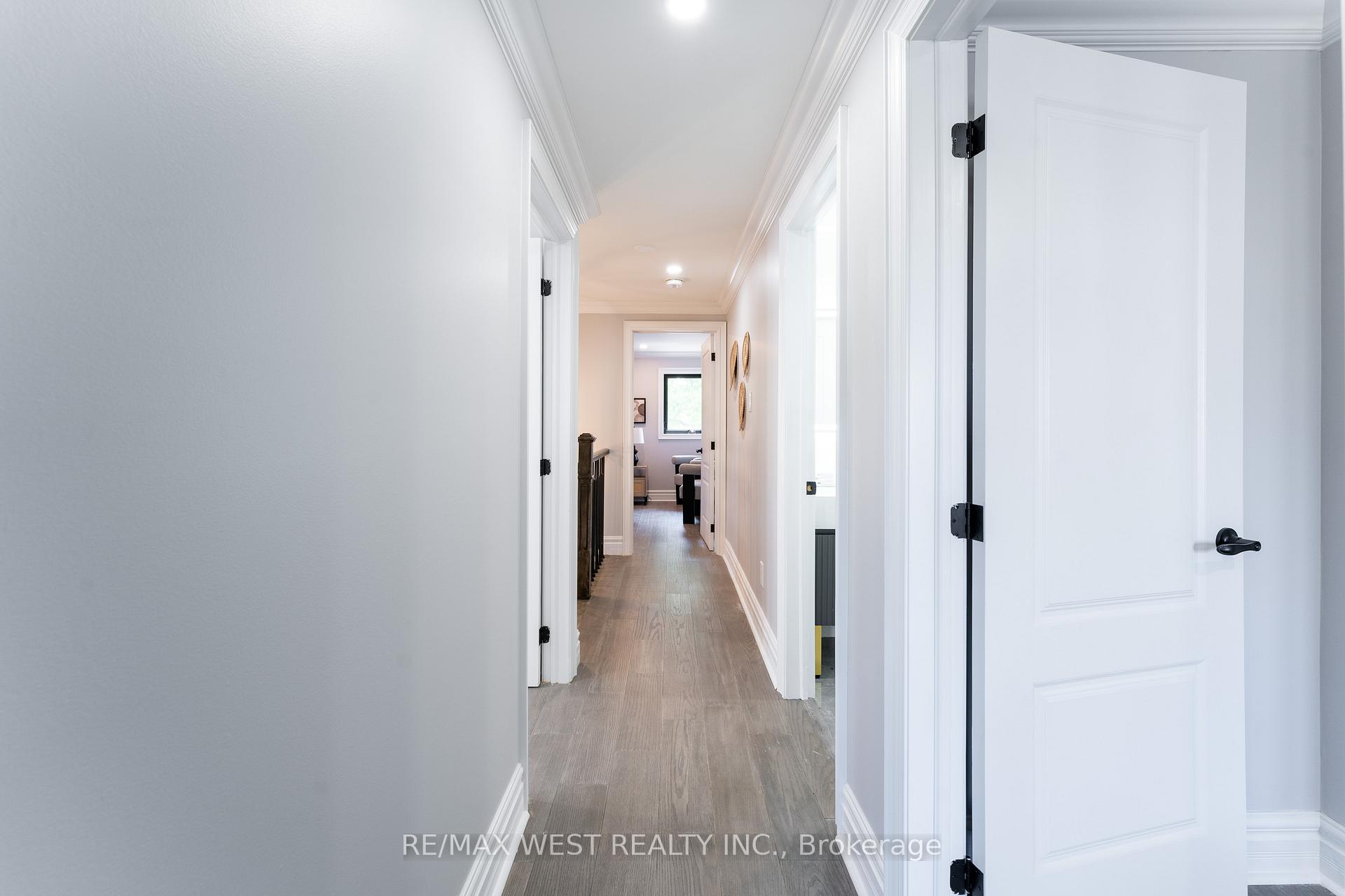 Photo 30 of 343 Mullen Drive, Vaughan, Brownridge — HOMEH