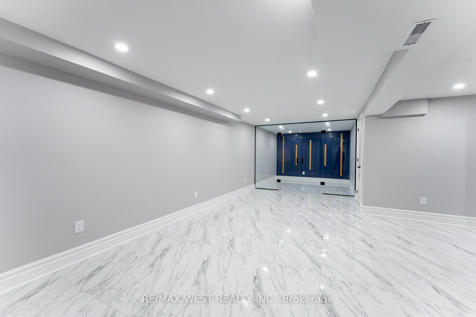 Photo 32 of 343 Mullen Drive, Vaughan, Brownridge — HOMEH