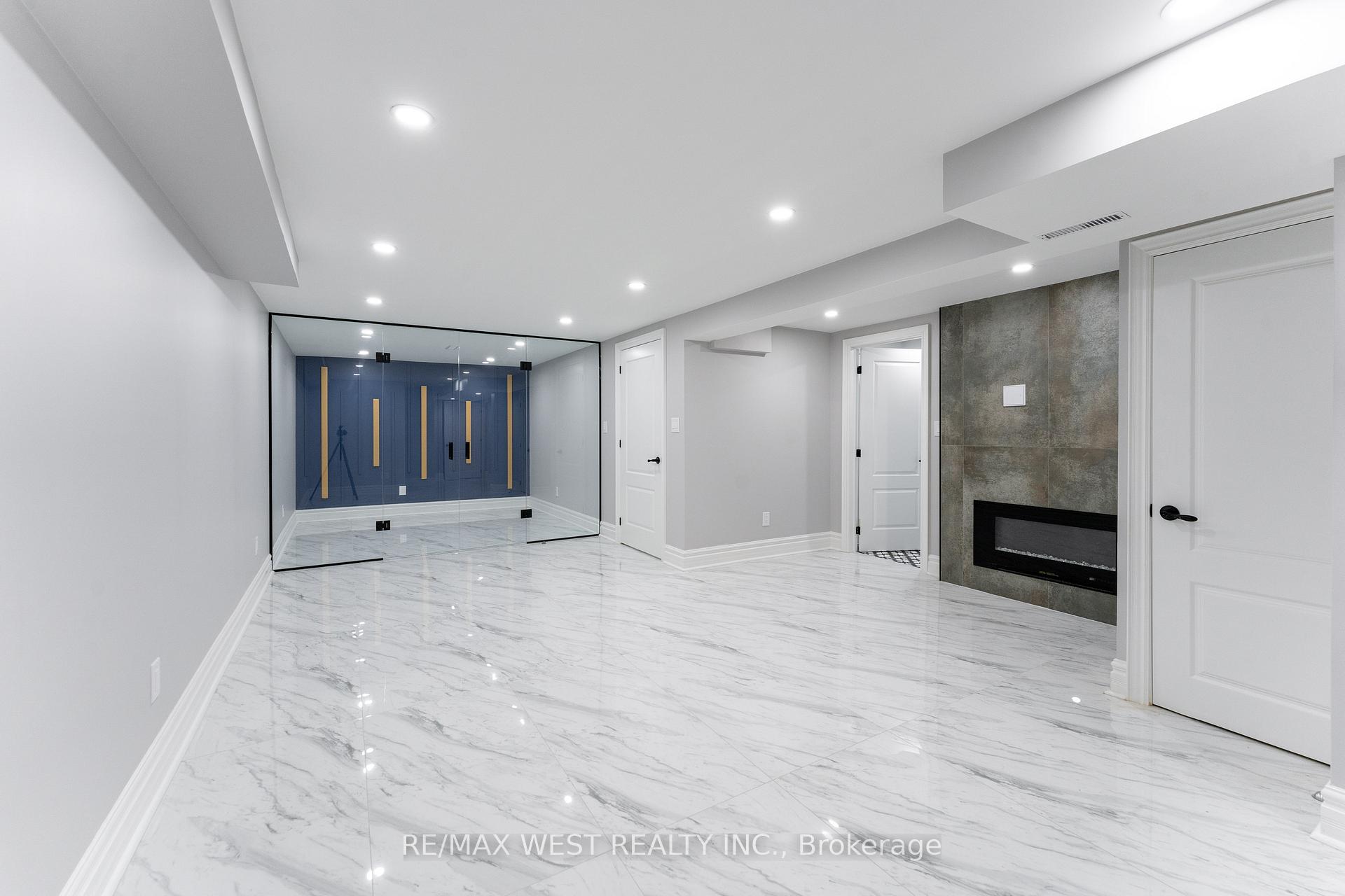 Photo 33 of 343 Mullen Drive, Vaughan, Brownridge — HOMEH