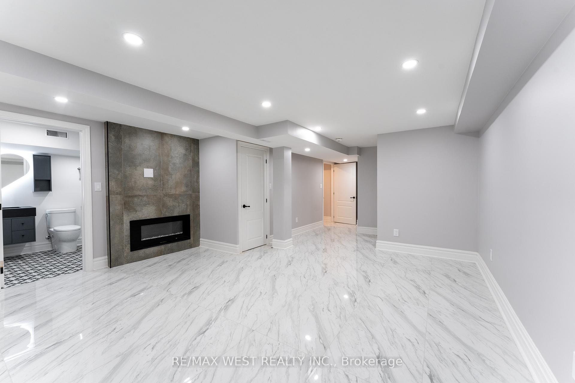 Photo 34 of 343 Mullen Drive, Vaughan, Brownridge — HOMEH