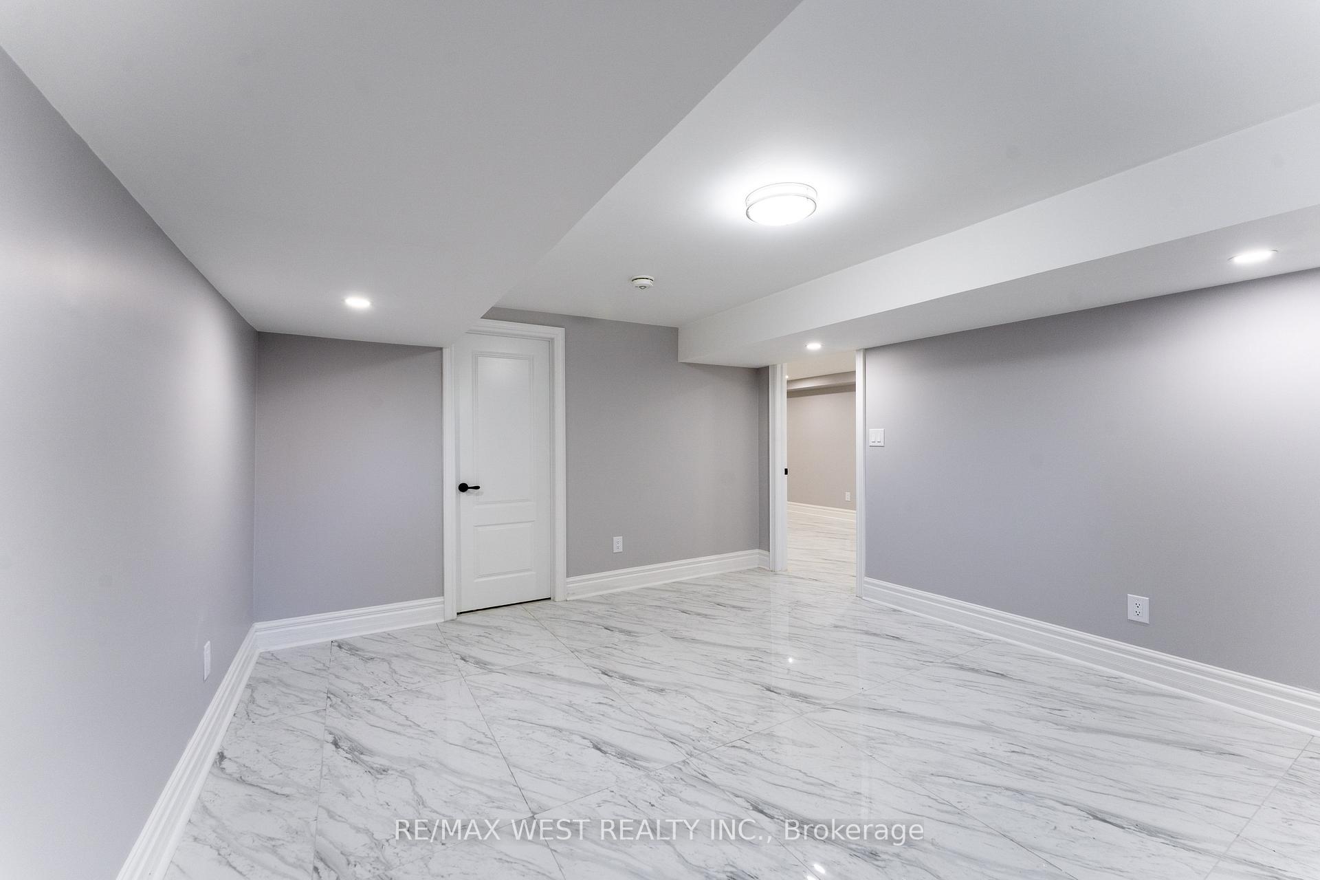 Photo 37 of 343 Mullen Drive, Vaughan, Brownridge — HOMEH