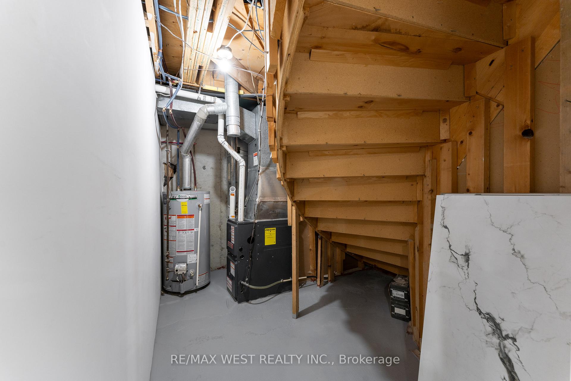 Photo 42 of 343 Mullen Drive, Vaughan, Brownridge — HOMEH