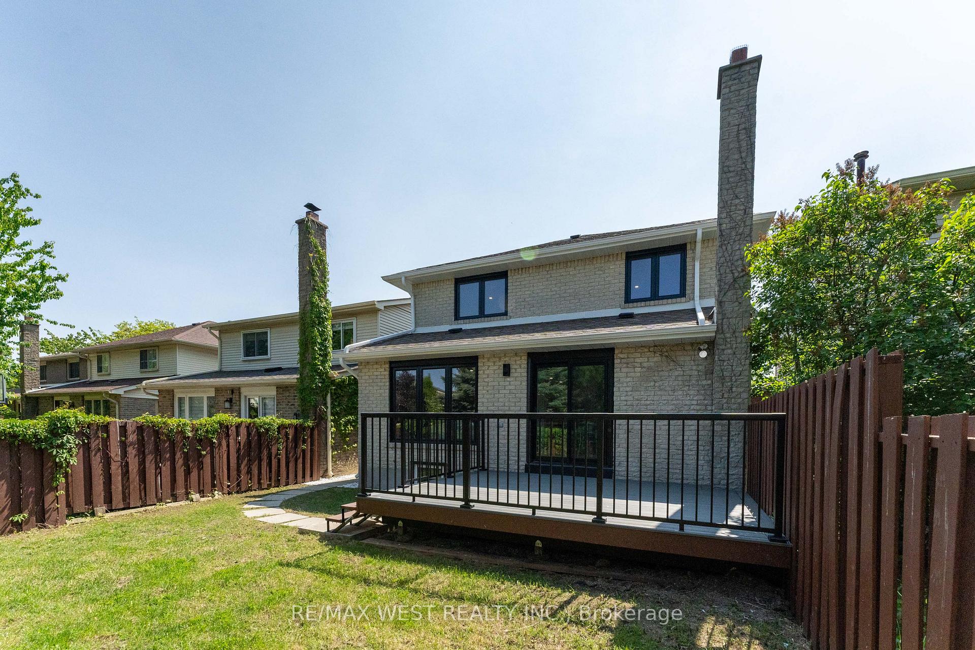 Photo 44 of 343 Mullen Drive, Vaughan, Brownridge — HOMEH