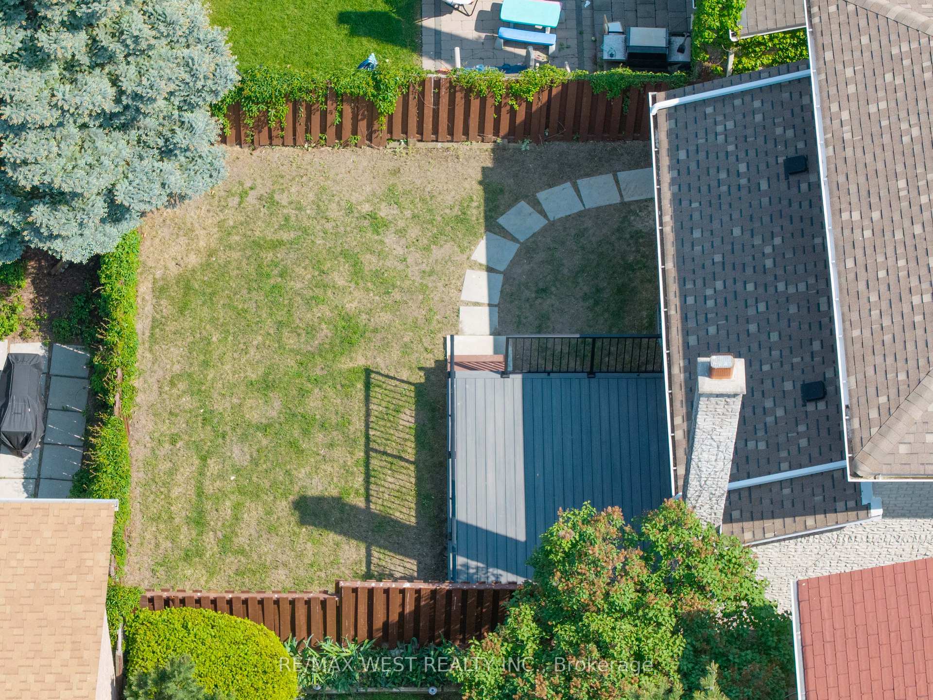 Photo 48 of 343 Mullen Drive, Vaughan, Brownridge — HOMEH