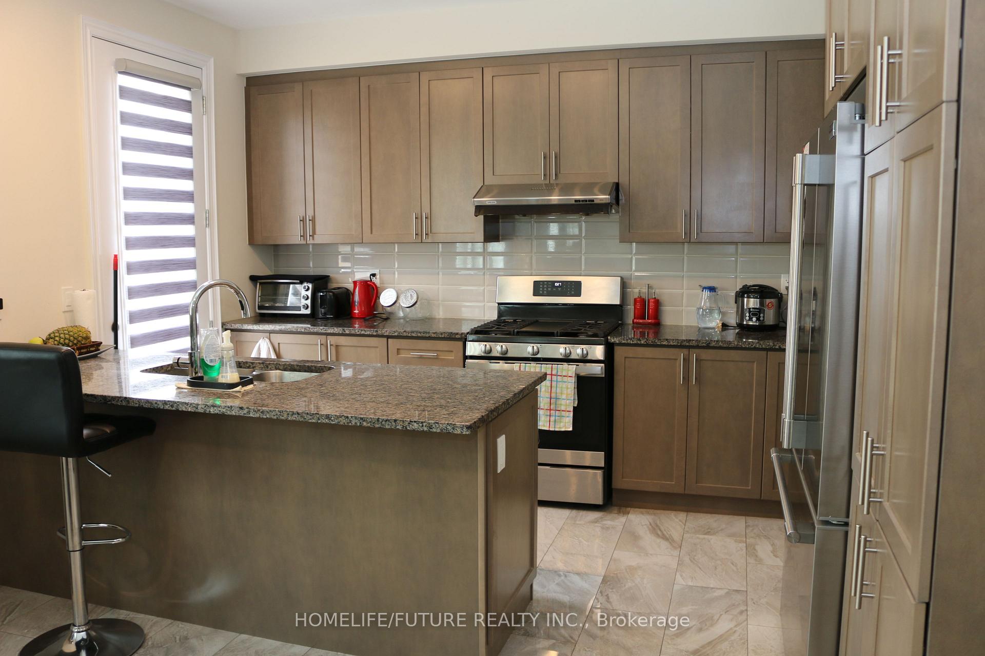 Photo 2 of 80 Grady Drive, Clarington, Newcastle — HOMEH