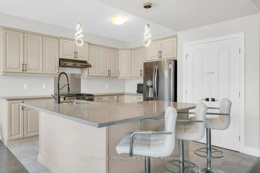 Photo 11 of 108 Ledgerock Court, Quinte West, Sidney Ward — HOMEH