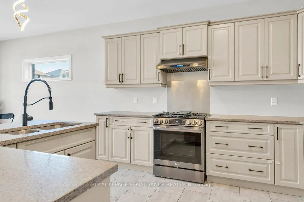 Photo 13 of 108 Ledgerock Court, Quinte West, Sidney Ward — HOMEH