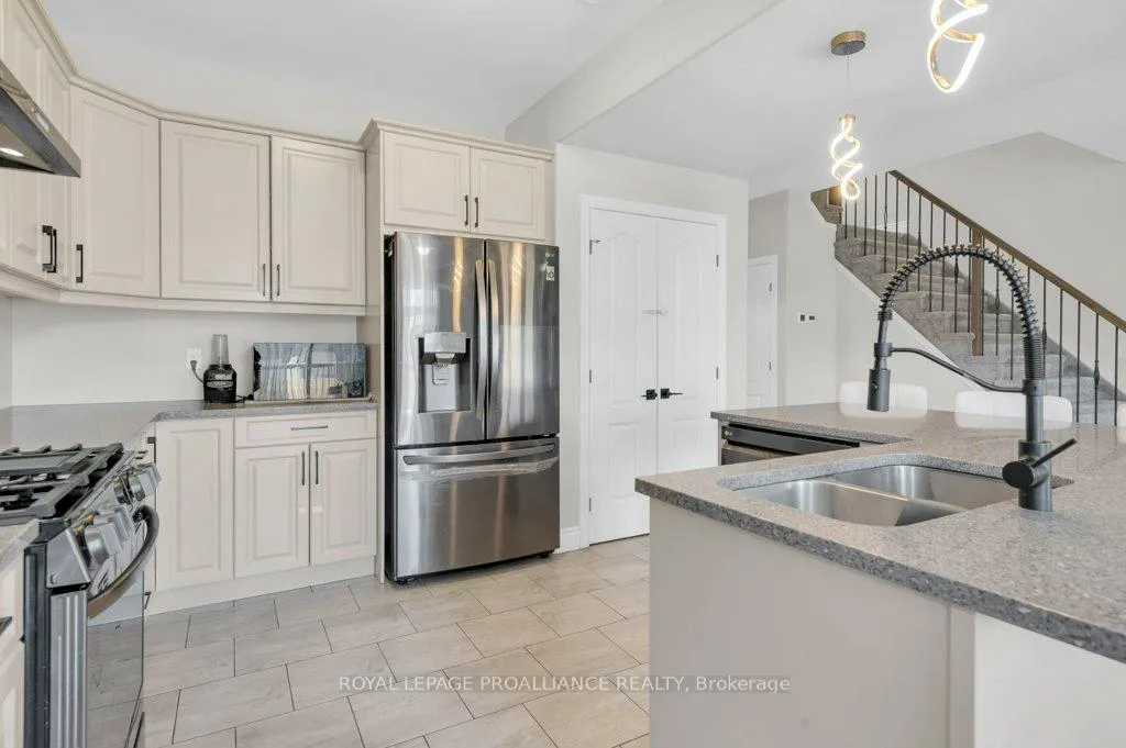 Photo 14 of 108 Ledgerock Court, Quinte West, Sidney Ward — HOMEH