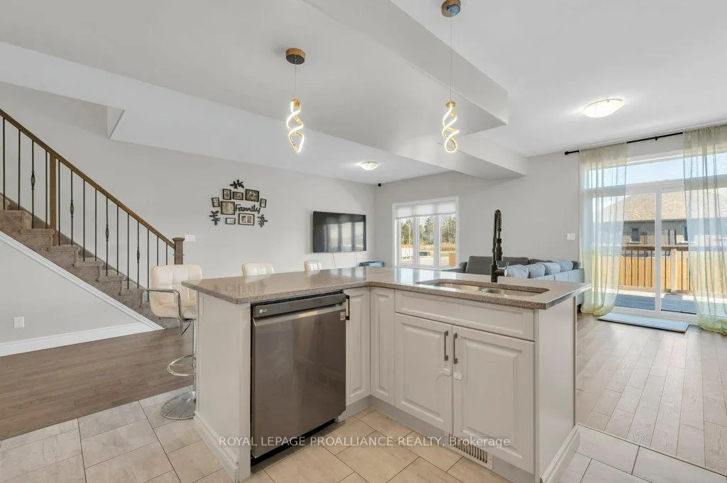 Photo 15 of 108 Ledgerock Court, Quinte West, Sidney Ward — HOMEH