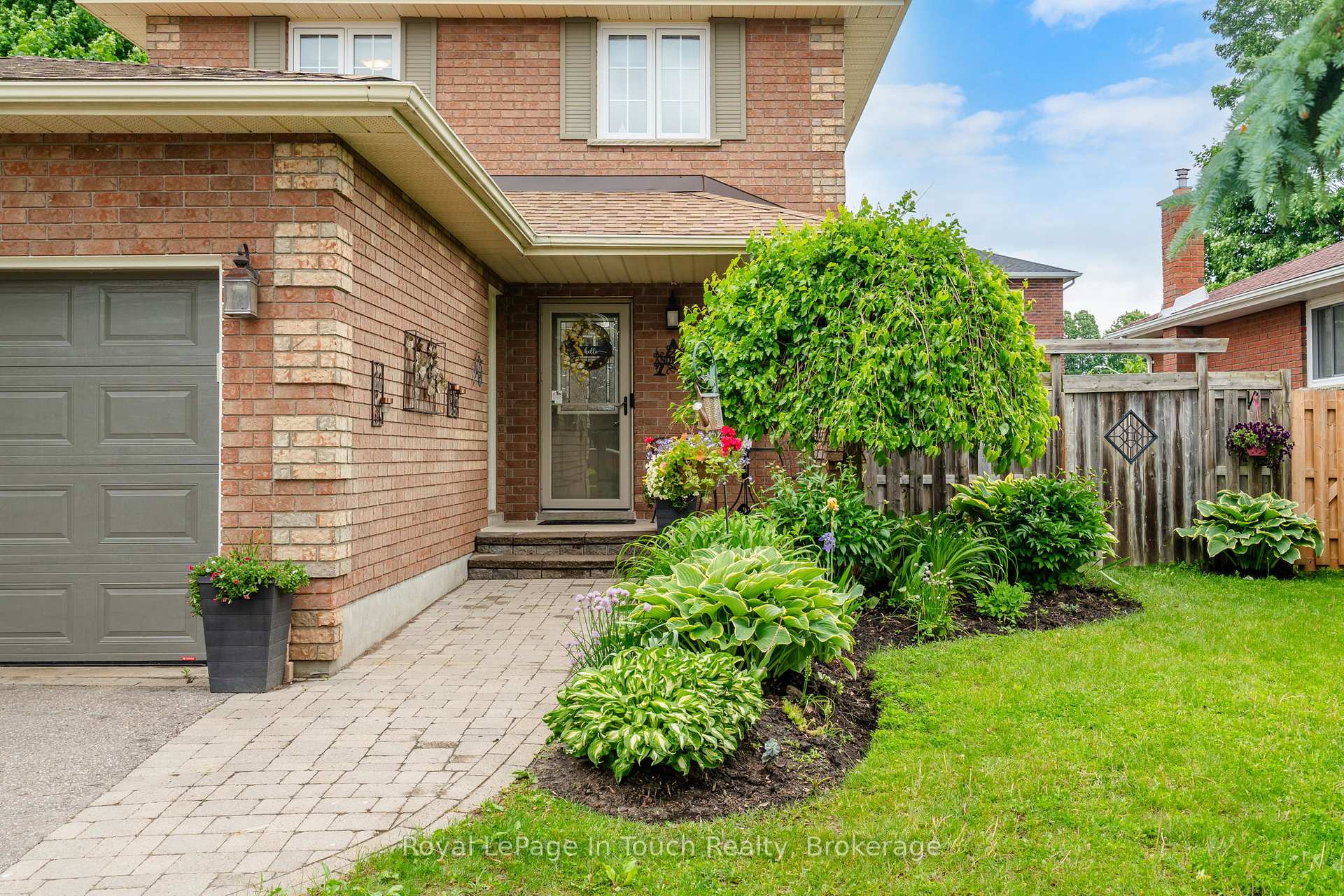 Photo 2 of 215 Margaret Street, Midland — HOMEH