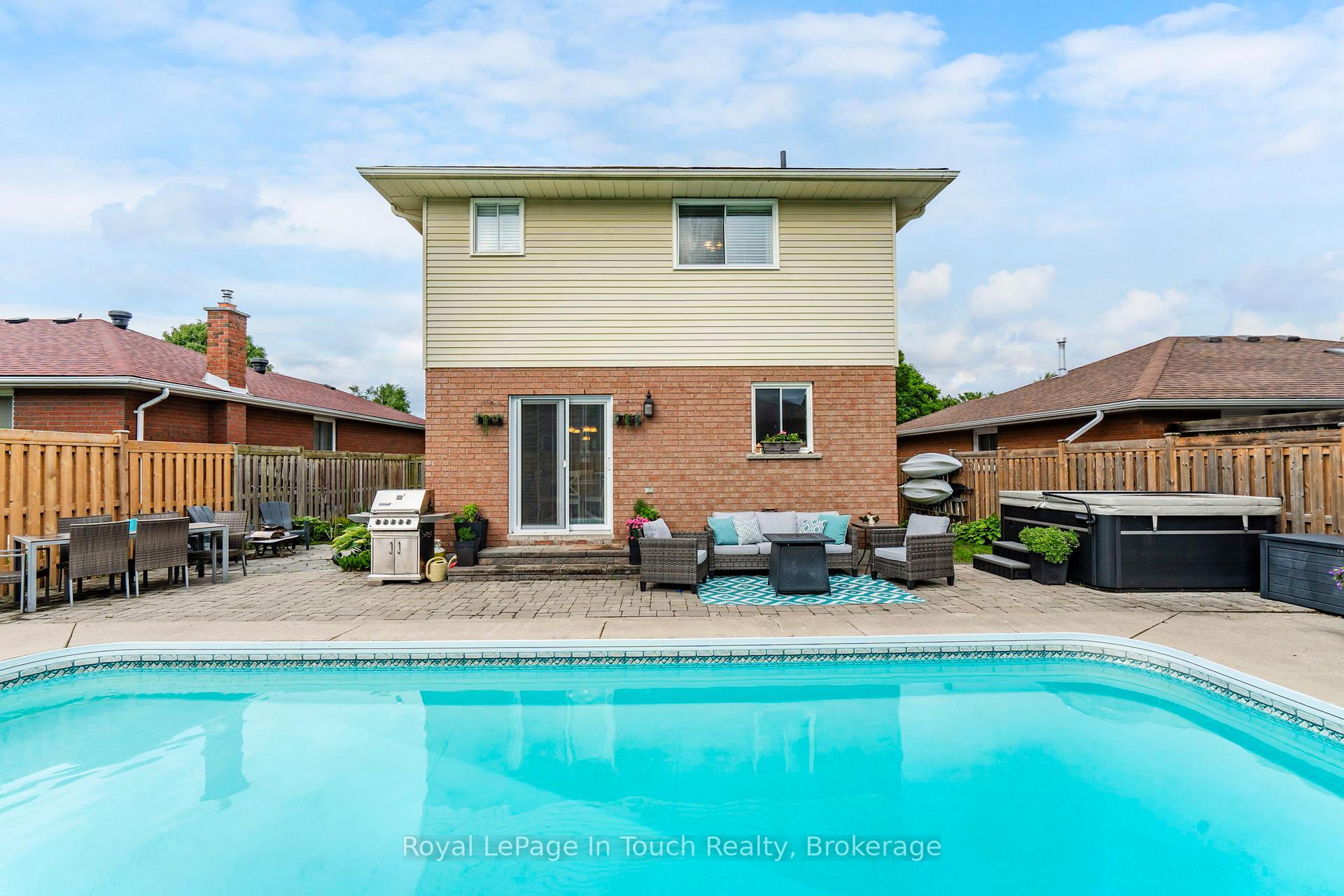 Photo 3 of 215 Margaret Street, Midland — HOMEH