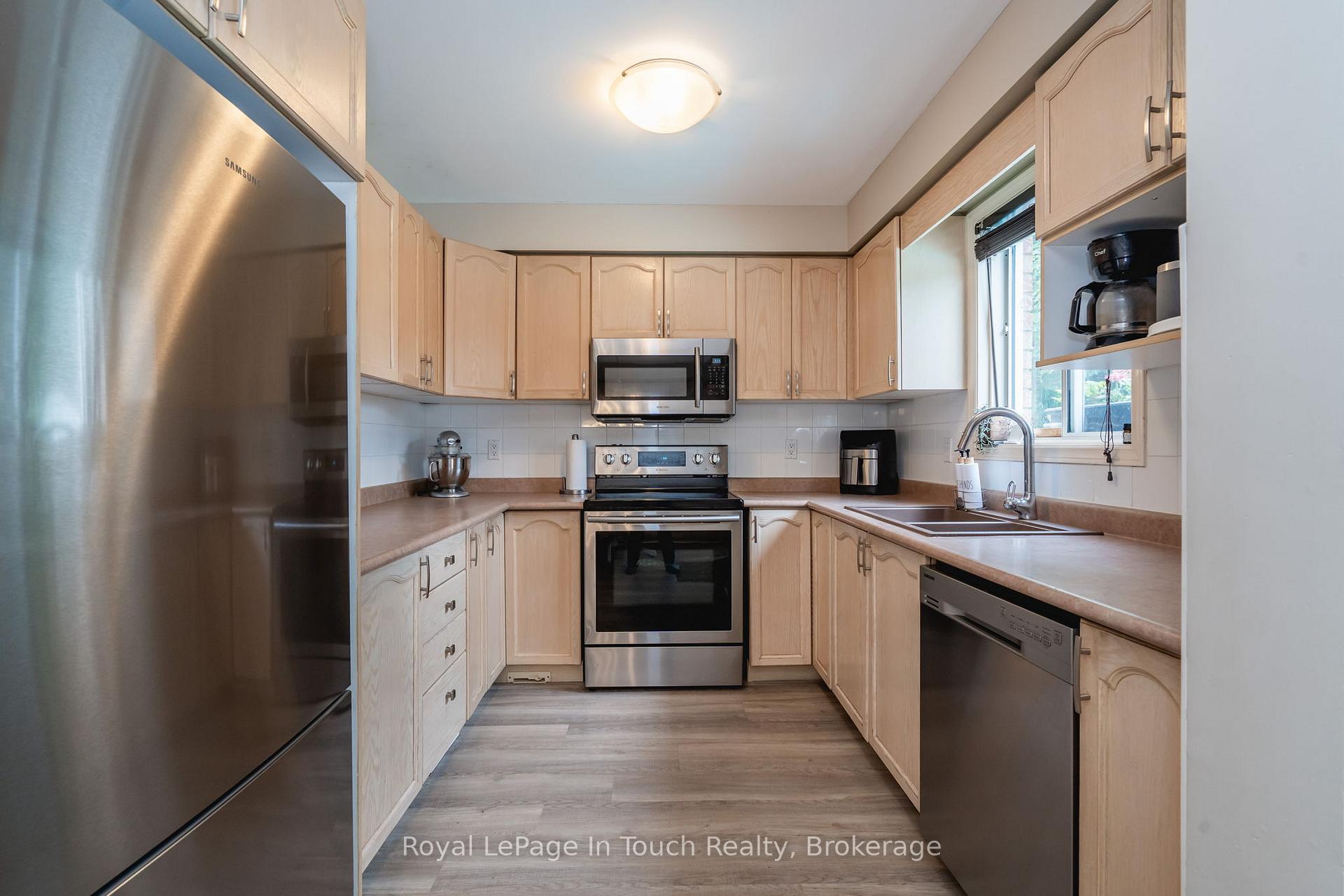 Photo 10 of 215 Margaret Street, Midland — HOMEH
