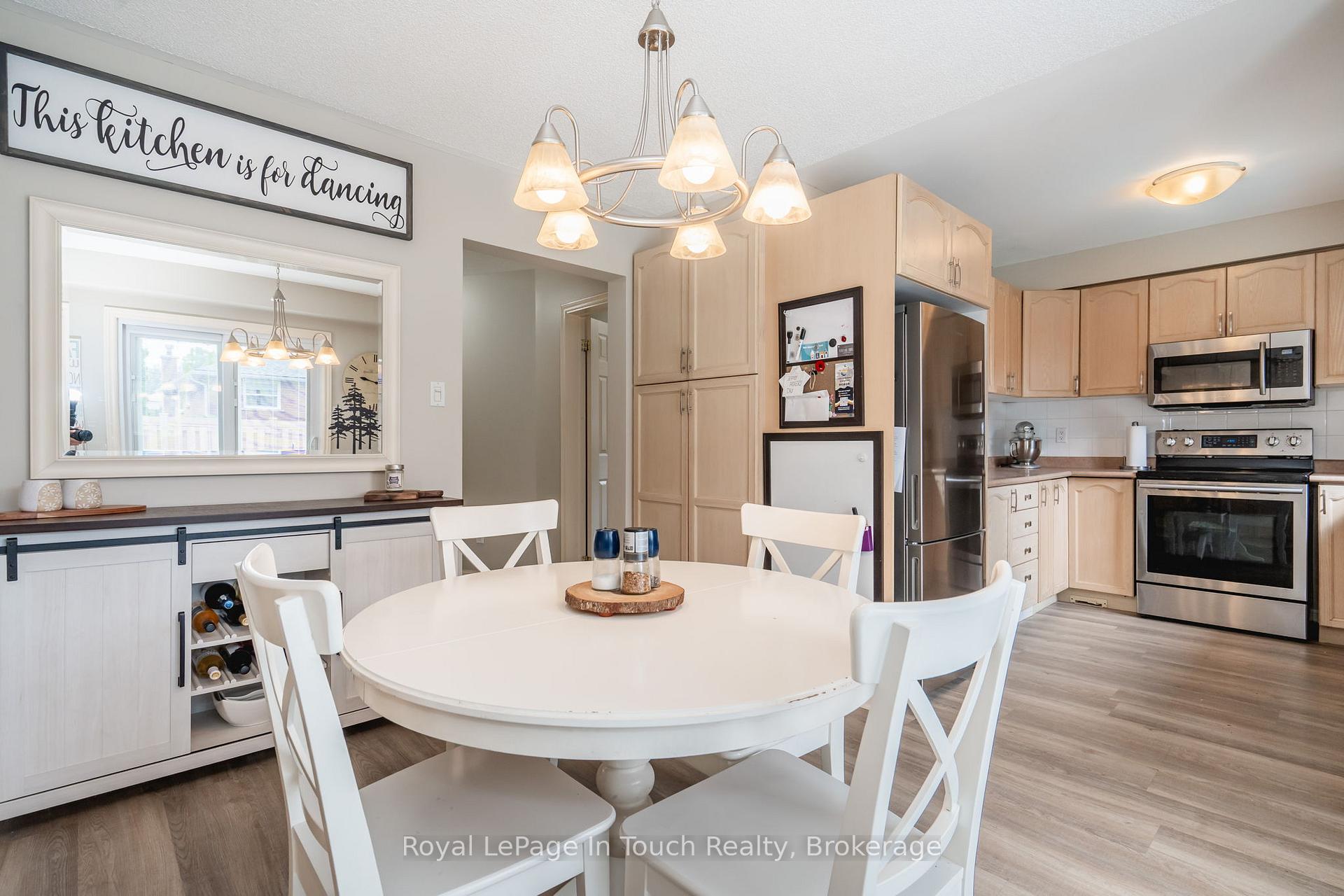 Photo 11 of 215 Margaret Street, Midland — HOMEH