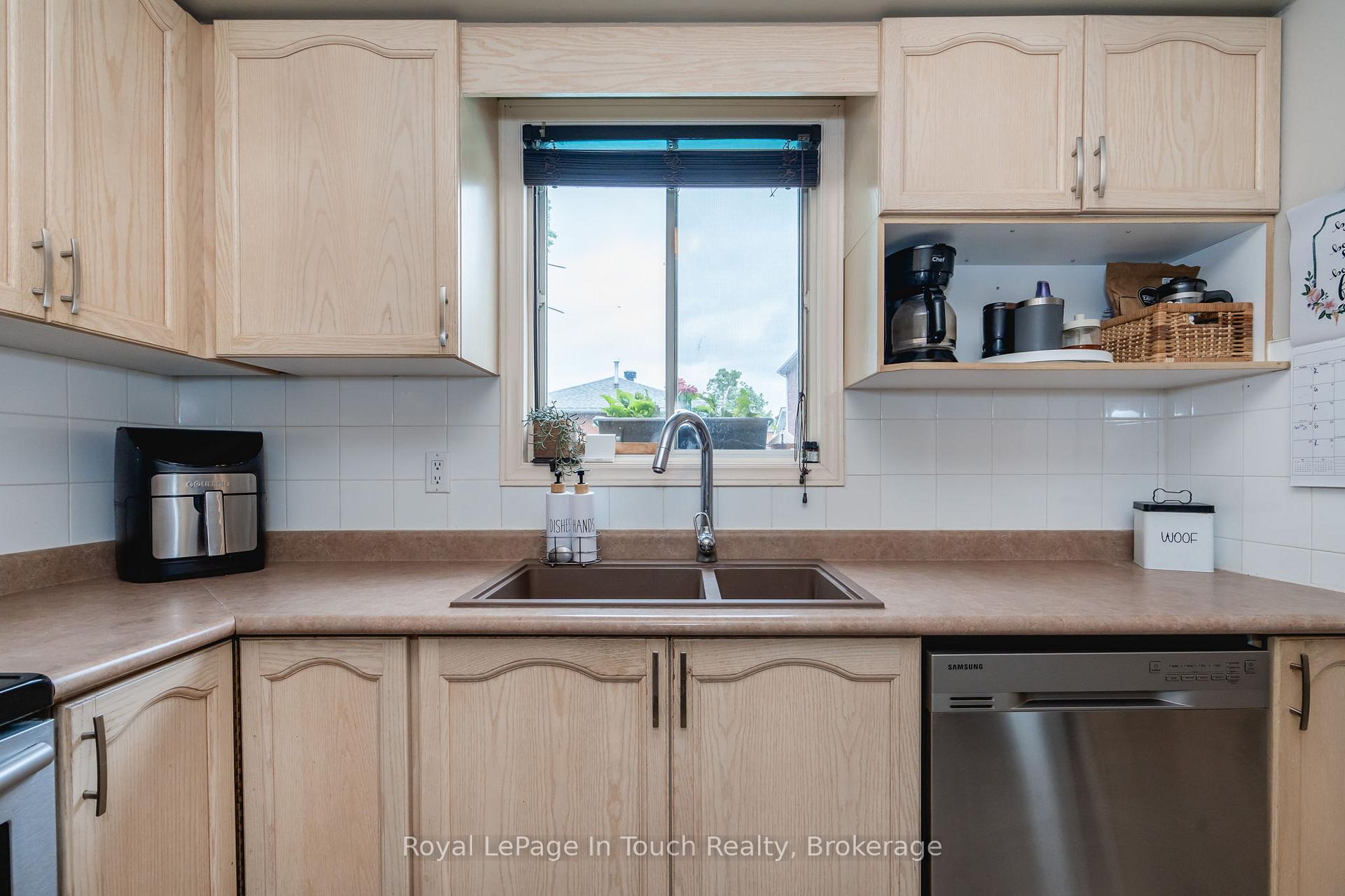 Photo 12 of 215 Margaret Street, Midland — HOMEH