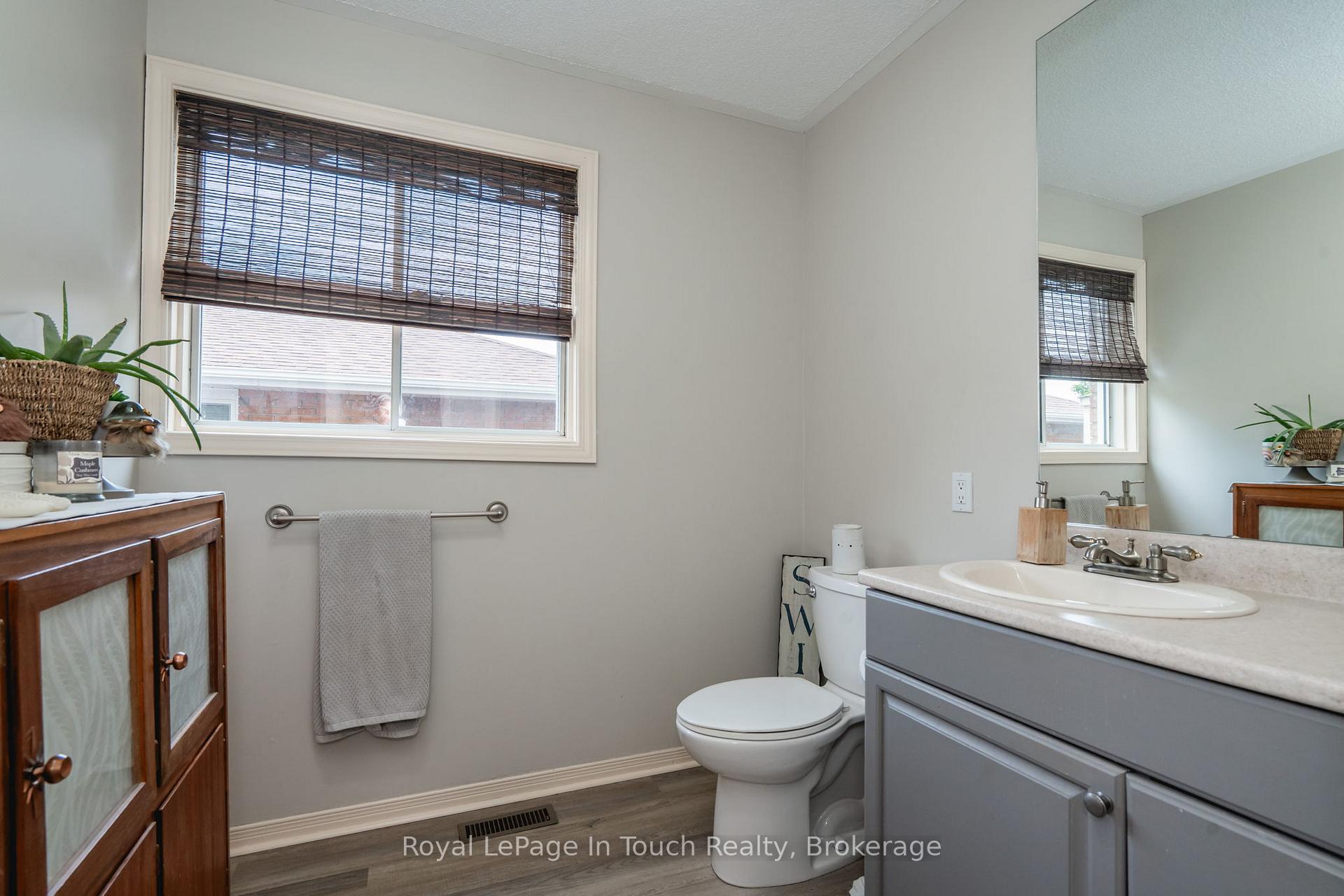 Photo 13 of 215 Margaret Street, Midland — HOMEH
