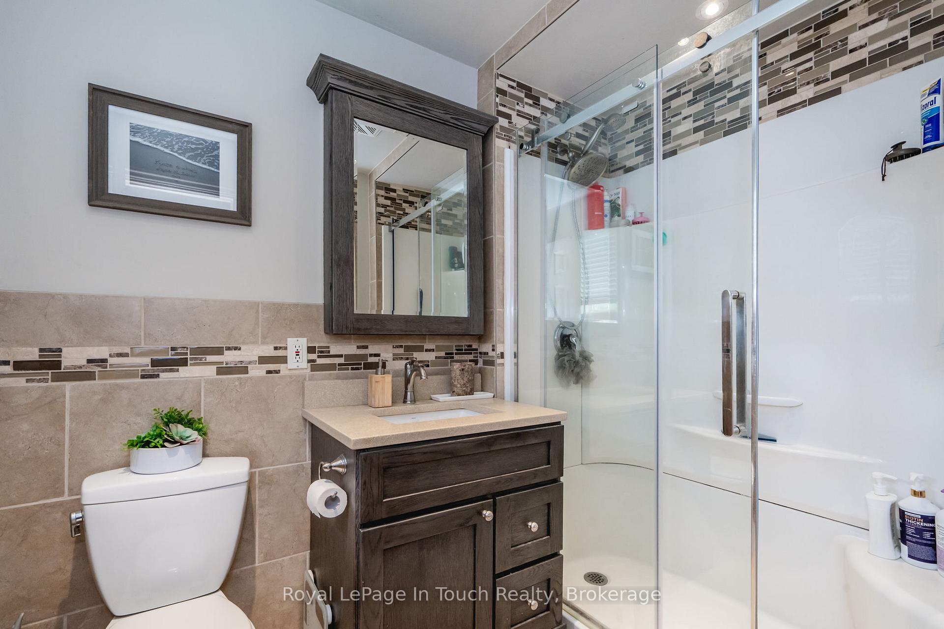 Photo 22 of 215 Margaret Street, Midland — HOMEH