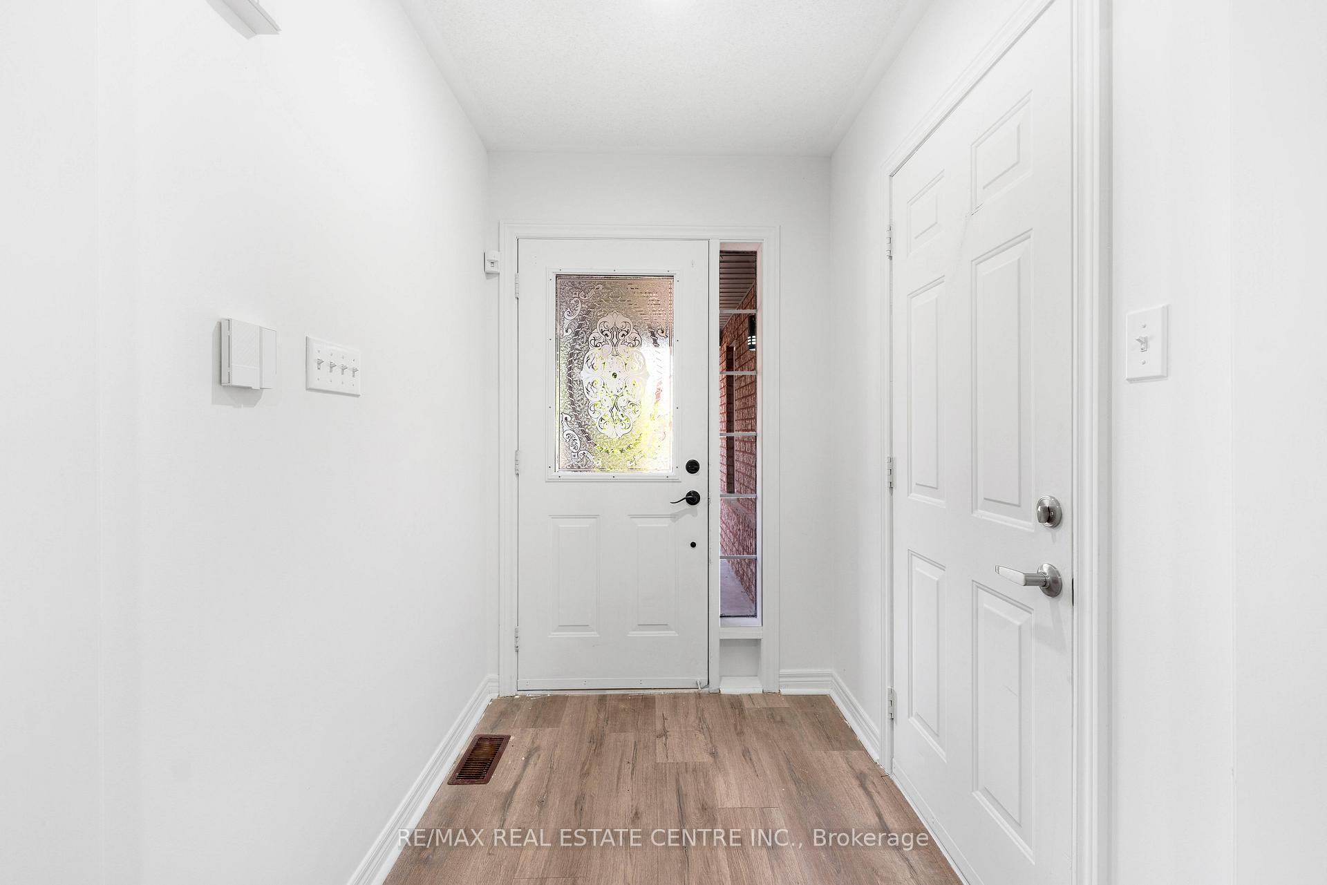 Photo 4 of 40 Octillo Boulevard, Brampton, Sandringham-Wellington — HOMEH