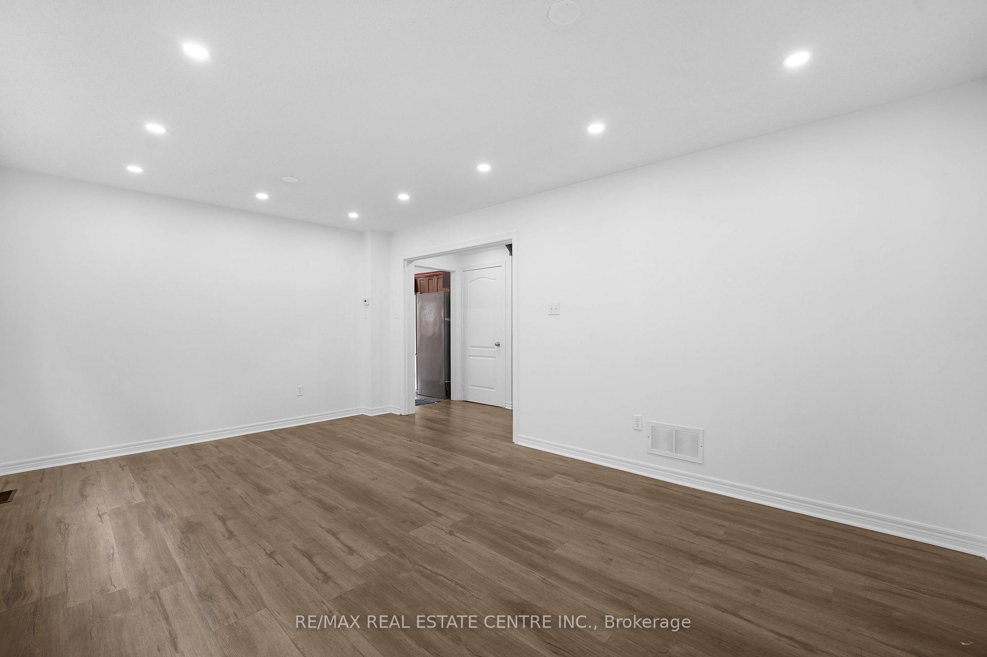 Photo 3 of 40 Octillo Boulevard, Brampton, Sandringham-Wellington — HOMEH