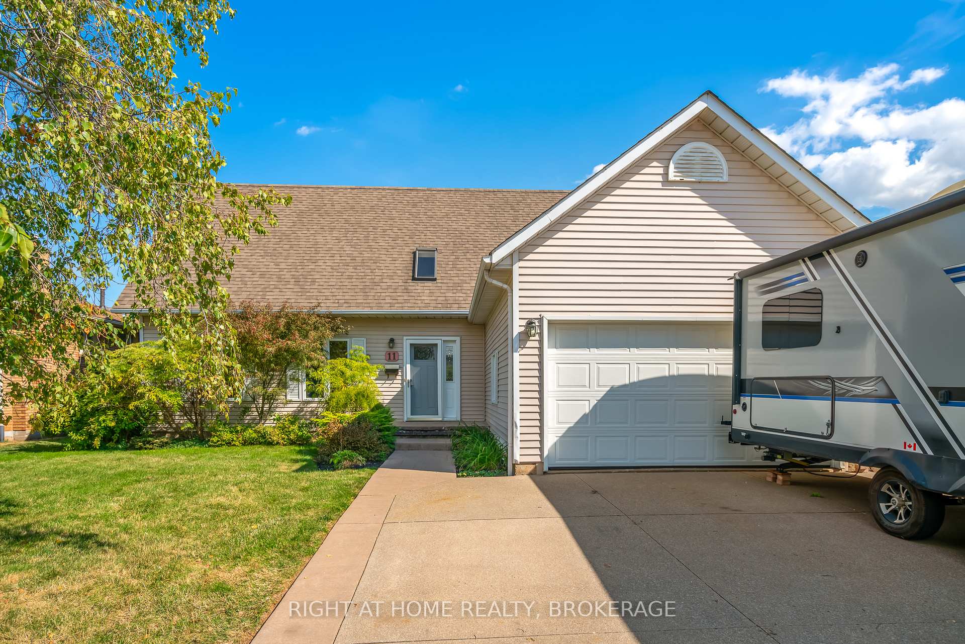 Photo 1 of 11 N Service Road, Grimsby, Grimsby Beach — HOMEH