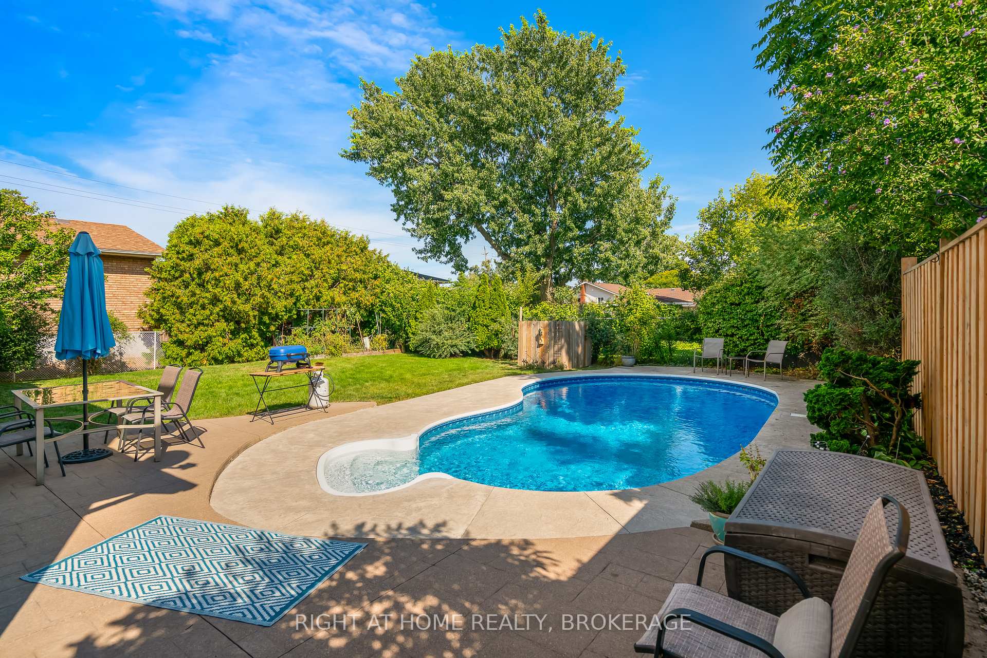Photo 6 of 11 N Service Road, Grimsby, Grimsby Beach — HOMEH