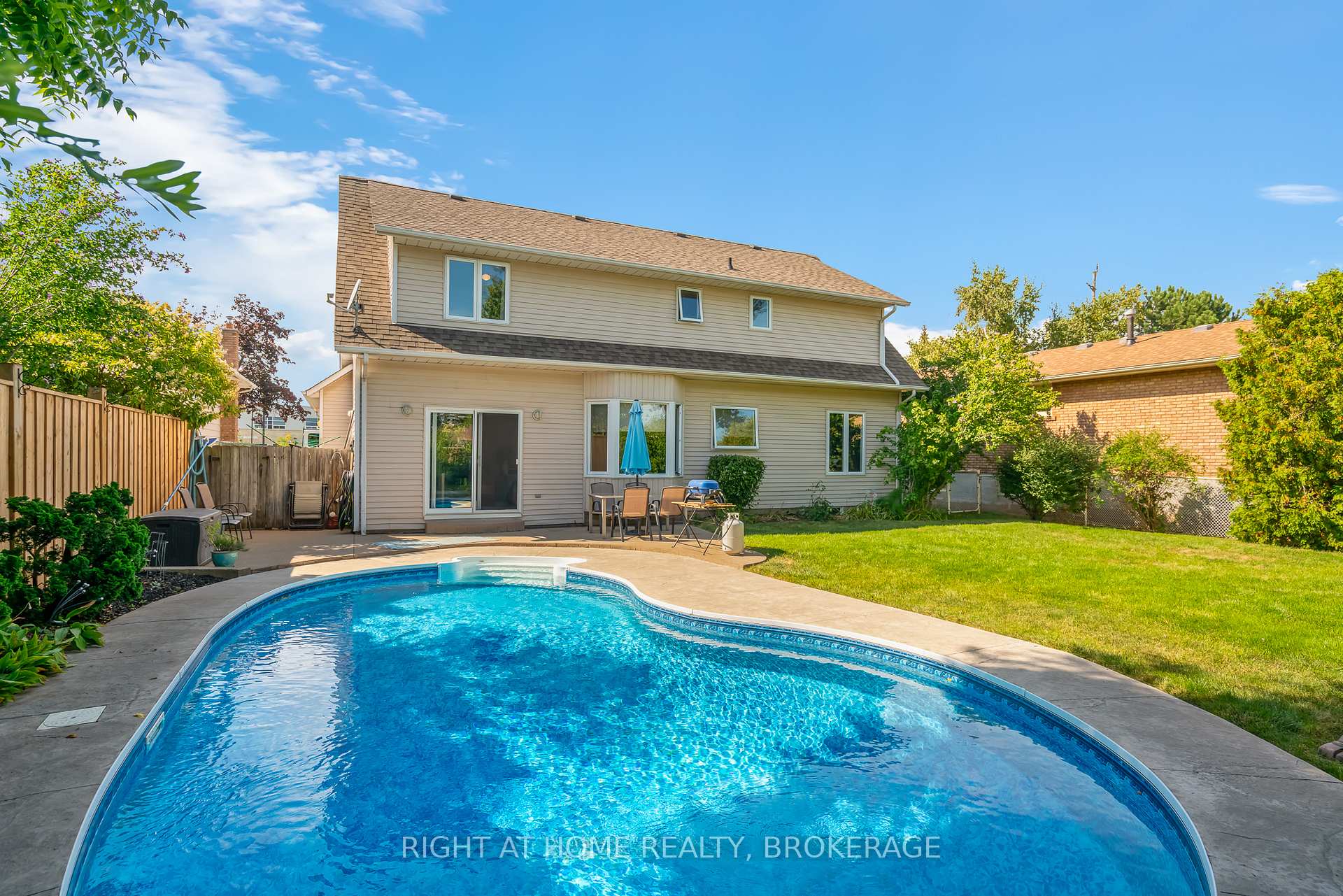 Photo 8 of 11 N Service Road, Grimsby, Grimsby Beach — HOMEH