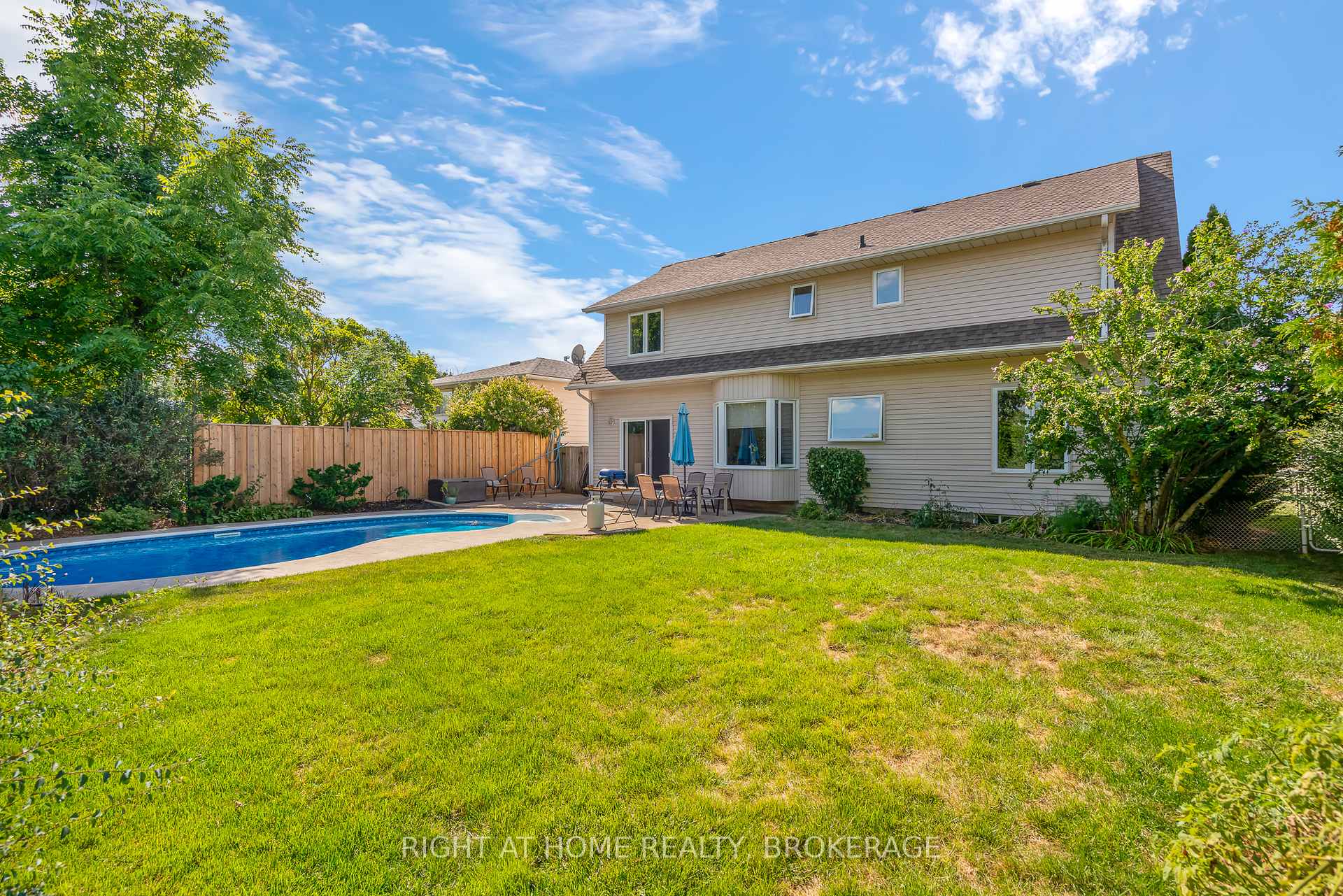 Photo 10 of 11 N Service Road, Grimsby, Grimsby Beach — HOMEH