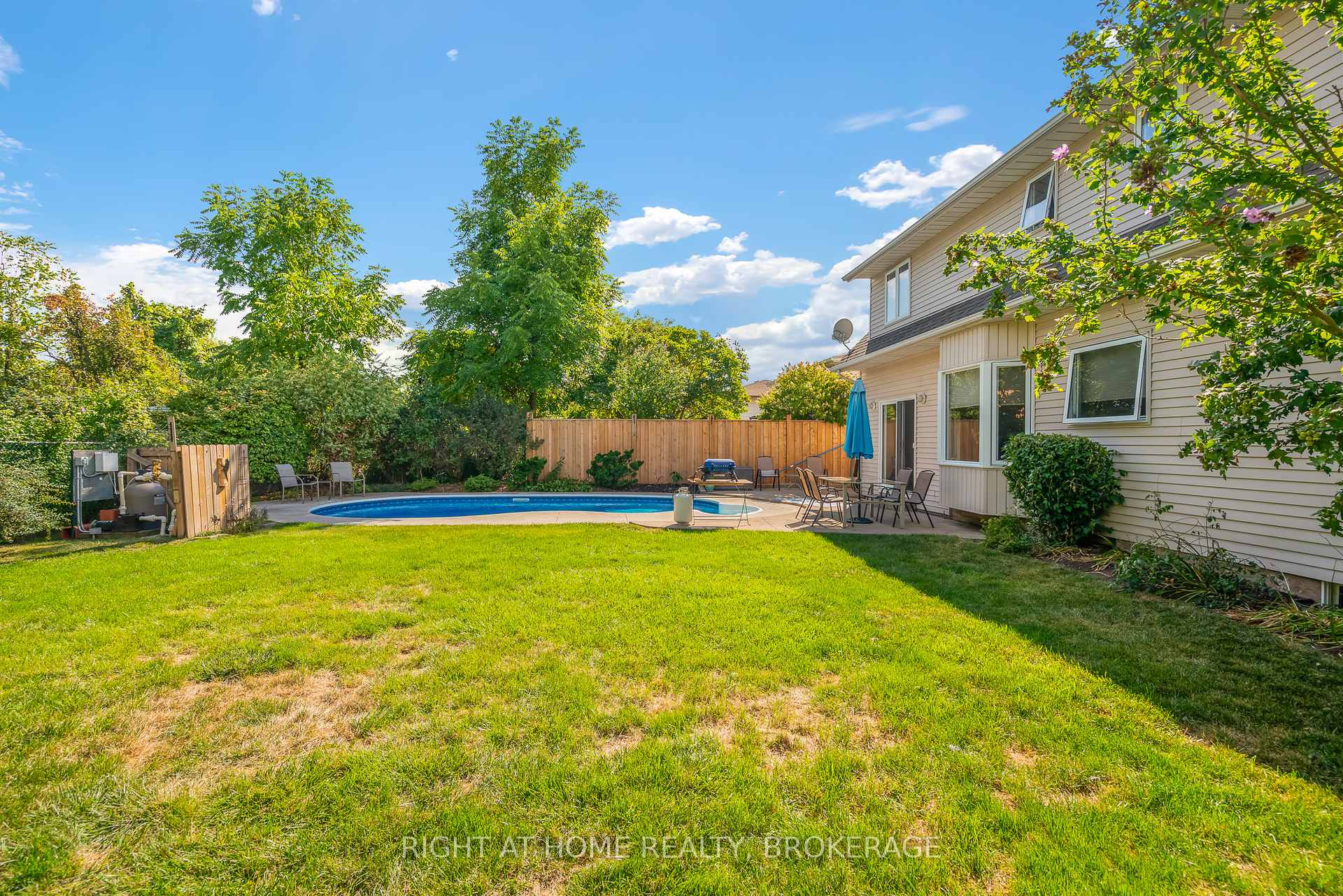 Photo 11 of 11 N Service Road, Grimsby, Grimsby Beach — HOMEH