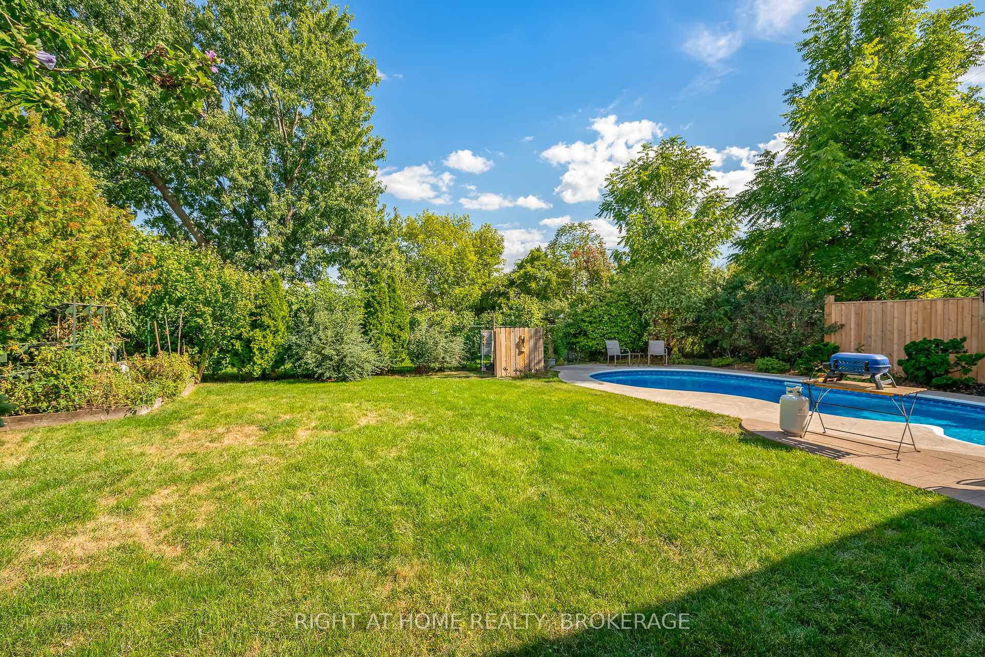 Photo 12 of 11 N Service Road, Grimsby, Grimsby Beach — HOMEH