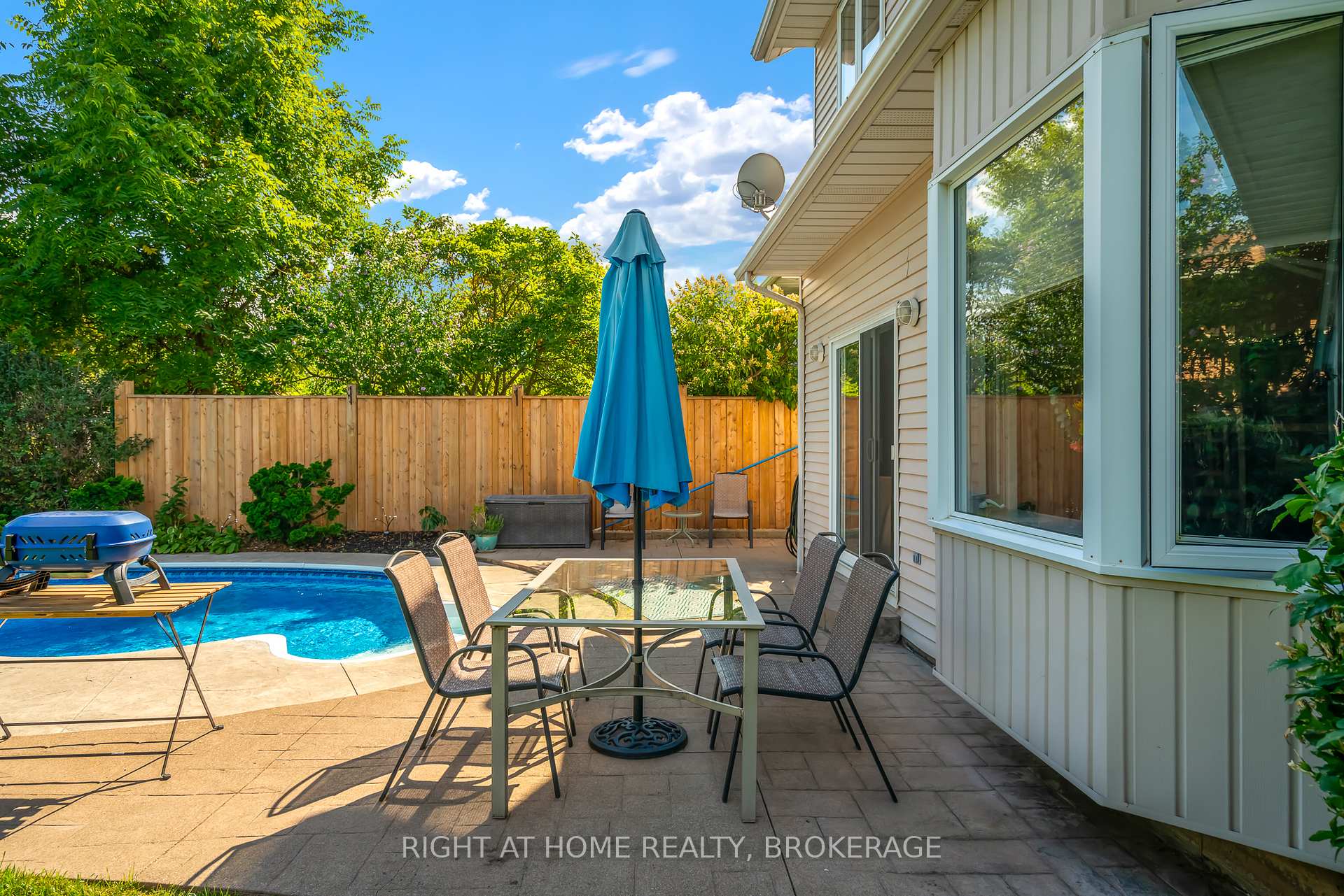 Photo 13 of 11 N Service Road, Grimsby, Grimsby Beach — HOMEH
