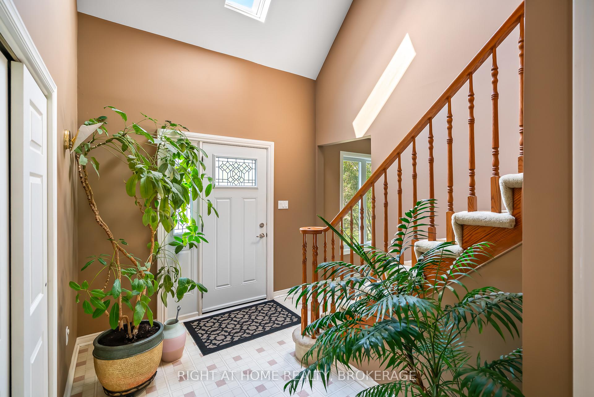 Photo 14 of 11 N Service Road, Grimsby, Grimsby Beach — HOMEH