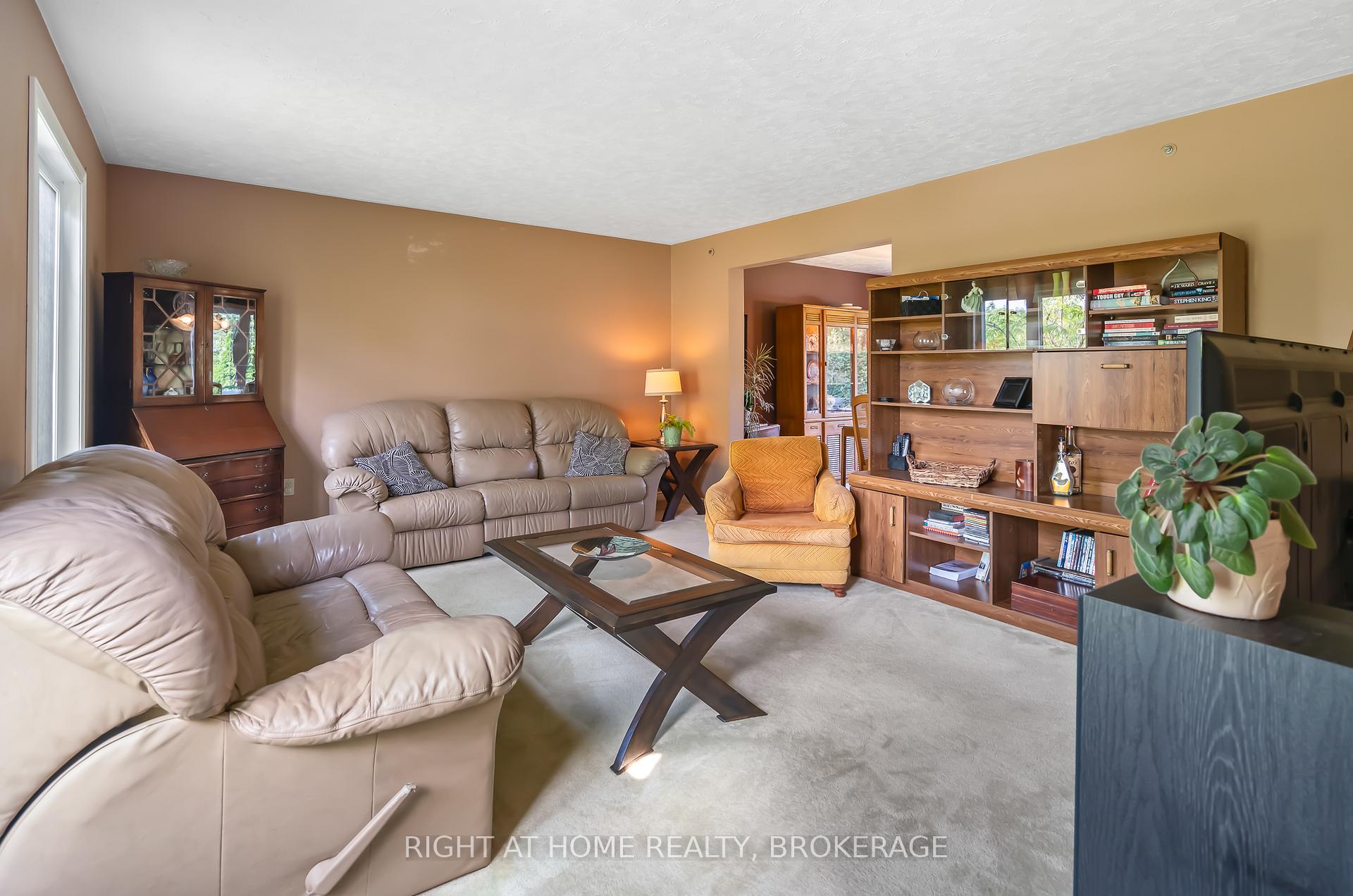 Photo 17 of 11 N Service Road, Grimsby, Grimsby Beach — HOMEH