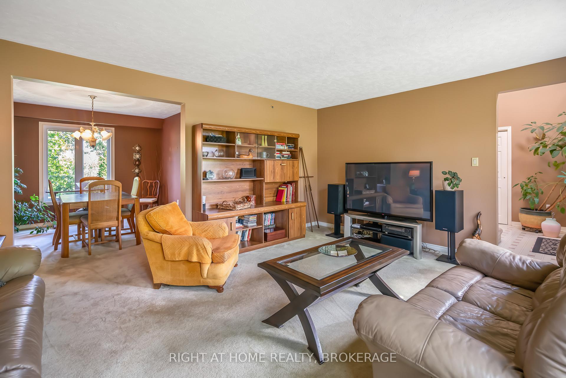 Photo 18 of 11 N Service Road, Grimsby, Grimsby Beach — HOMEH