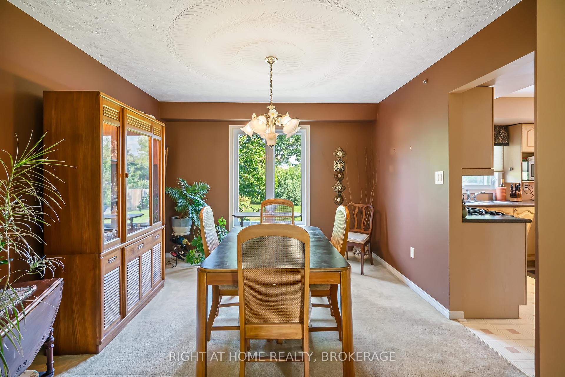 Photo 19 of 11 N Service Road, Grimsby, Grimsby Beach — HOMEH