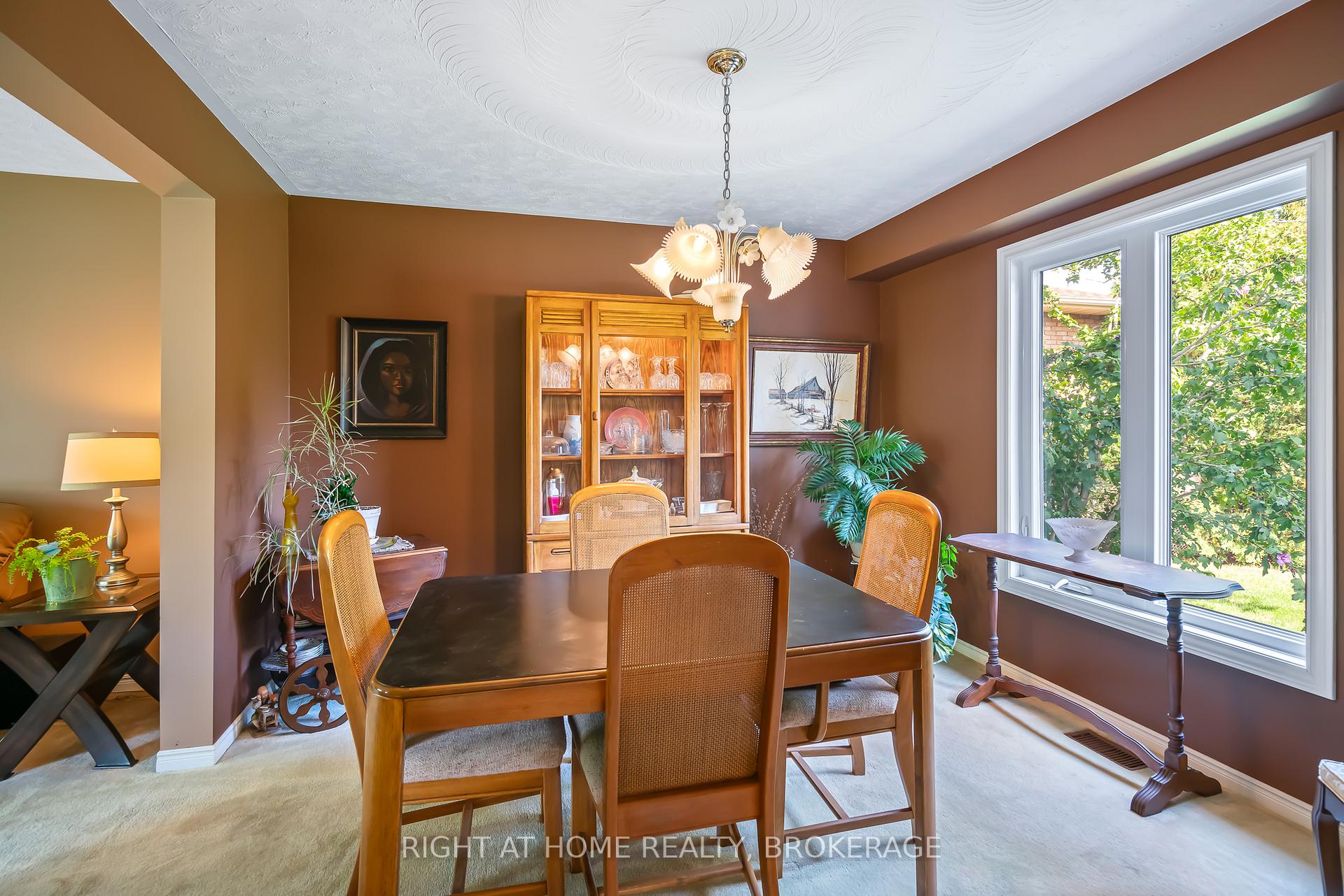 Photo 20 of 11 N Service Road, Grimsby, Grimsby Beach — HOMEH