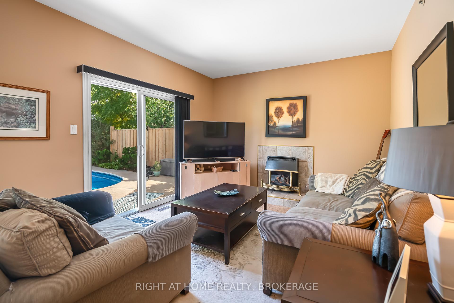 Photo 26 of 11 N Service Road, Grimsby, Grimsby Beach — HOMEH