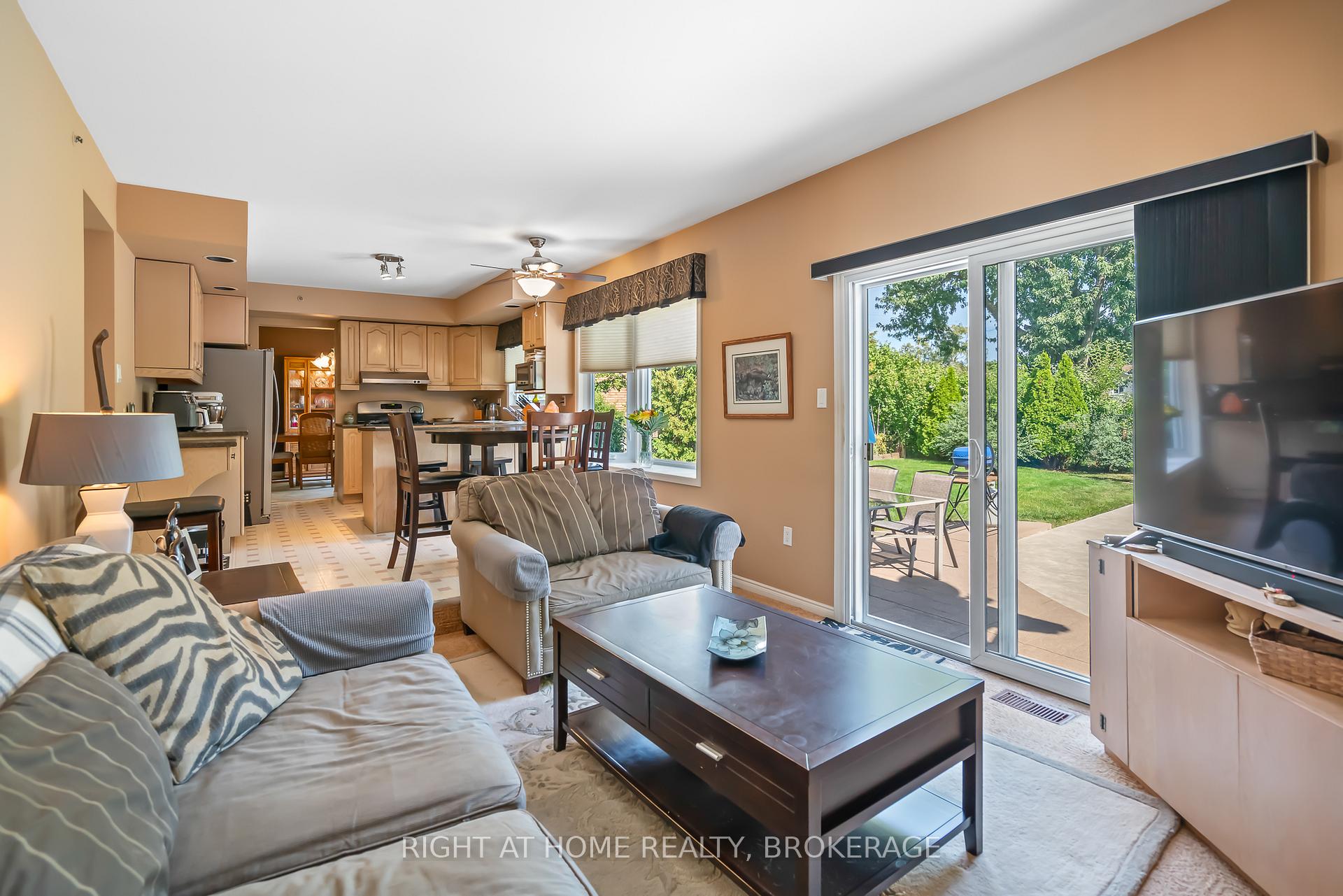 Photo 27 of 11 N Service Road, Grimsby, Grimsby Beach — HOMEH