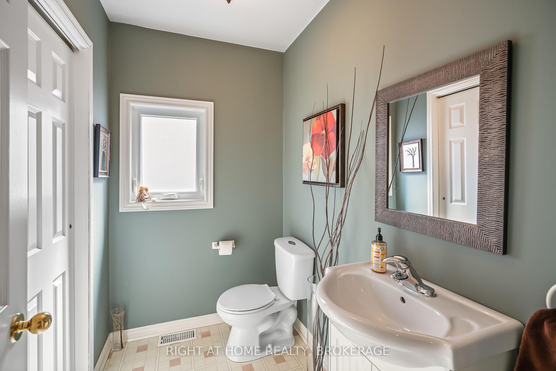 Photo 28 of 11 N Service Road, Grimsby, Grimsby Beach — HOMEH