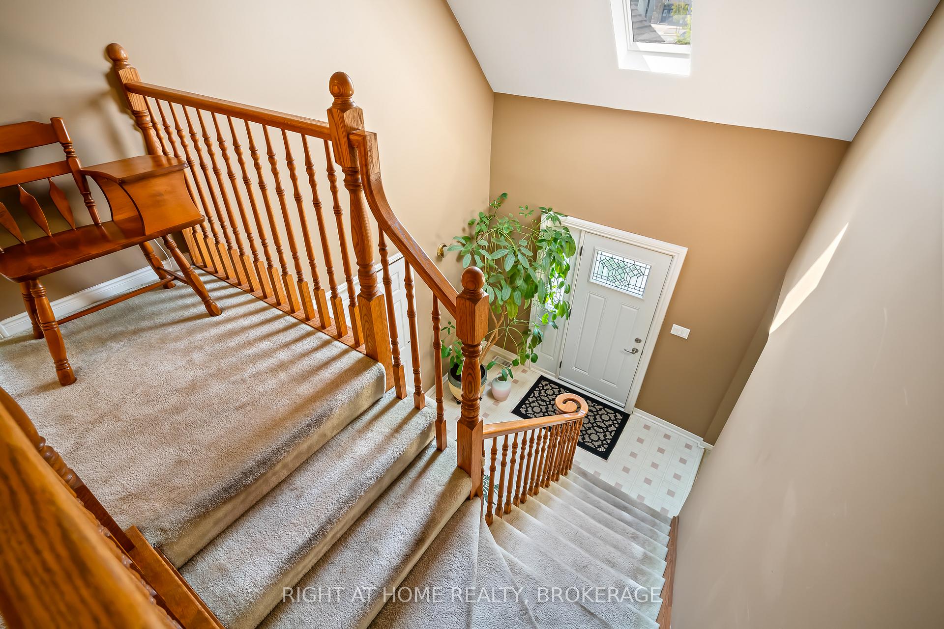 Photo 30 of 11 N Service Road, Grimsby, Grimsby Beach — HOMEH