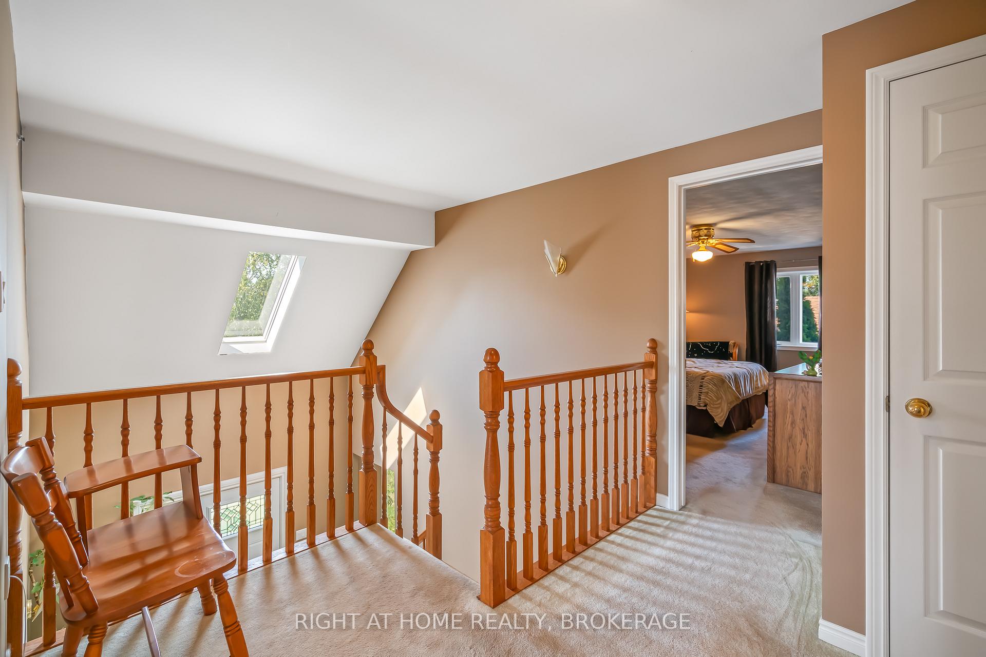 Photo 31 of 11 N Service Road, Grimsby, Grimsby Beach — HOMEH