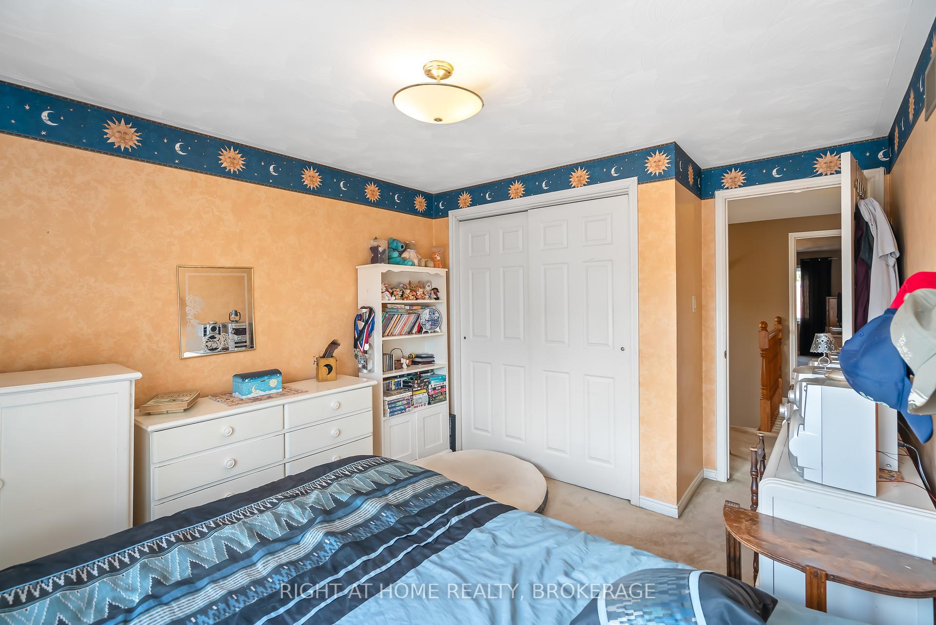 Photo 34 of 11 N Service Road, Grimsby, Grimsby Beach — HOMEH