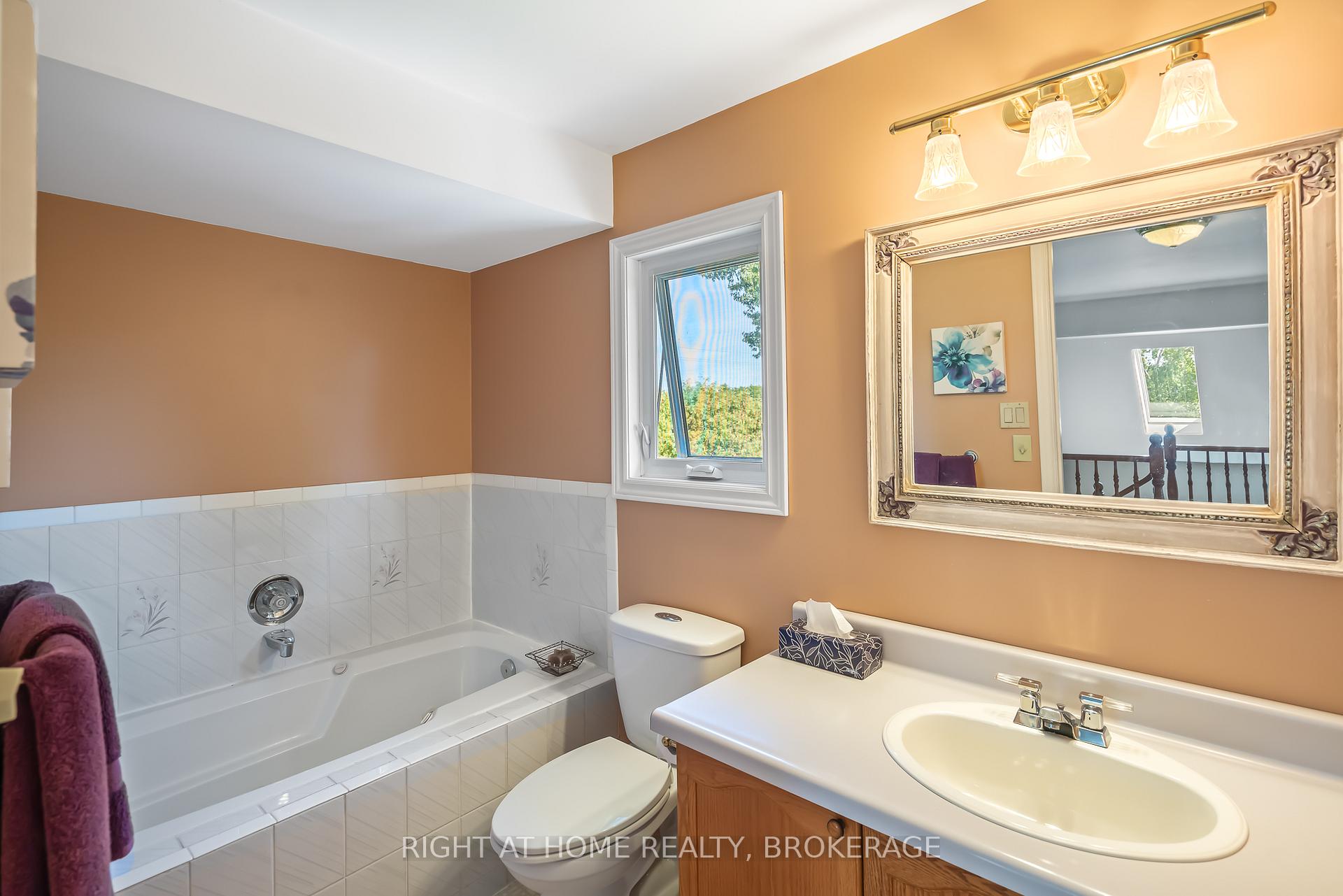 Photo 35 of 11 N Service Road, Grimsby, Grimsby Beach — HOMEH
